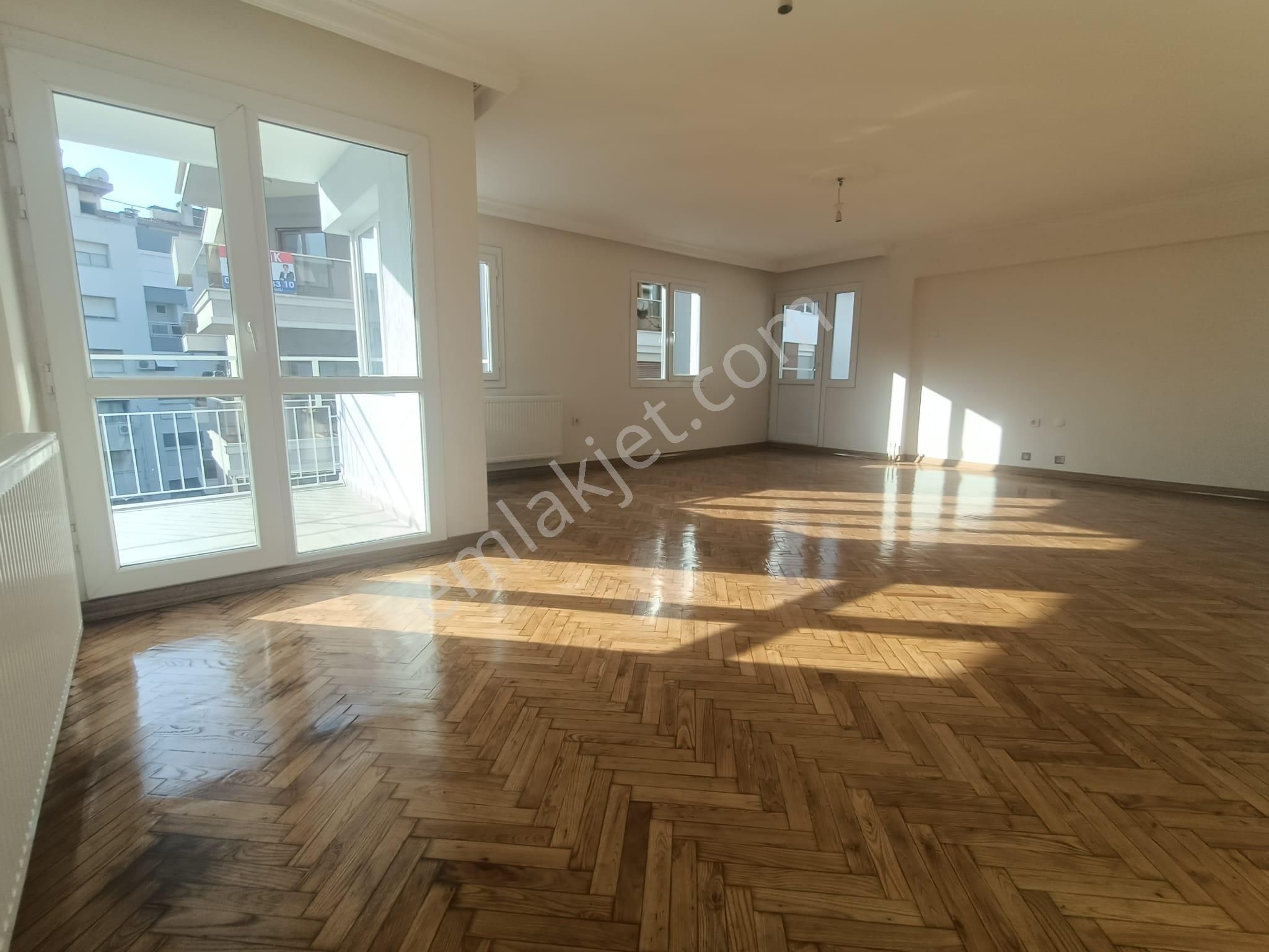 Latife Hanım Köşkü Cepheli Geniş 3+1 Masrafsız Köşe Daire - Görsel 13