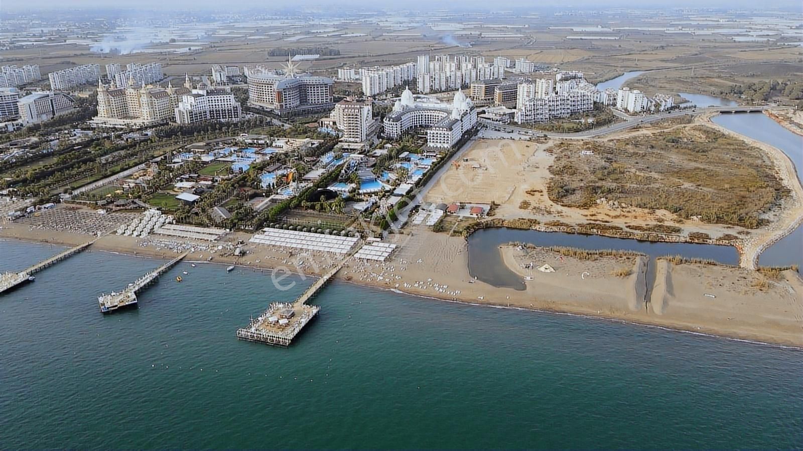 Antalya Kundu Denize 600mt Havuzlu Doğalgazlı 3+1