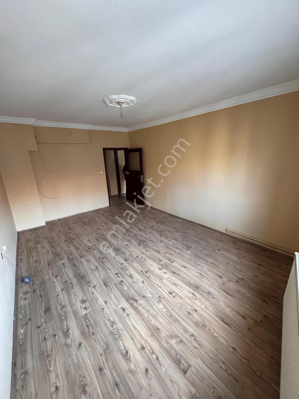 Sevinç'ten Sunullah'ta Marmara İlkokulu Yanı 3+1 Satılık Daire