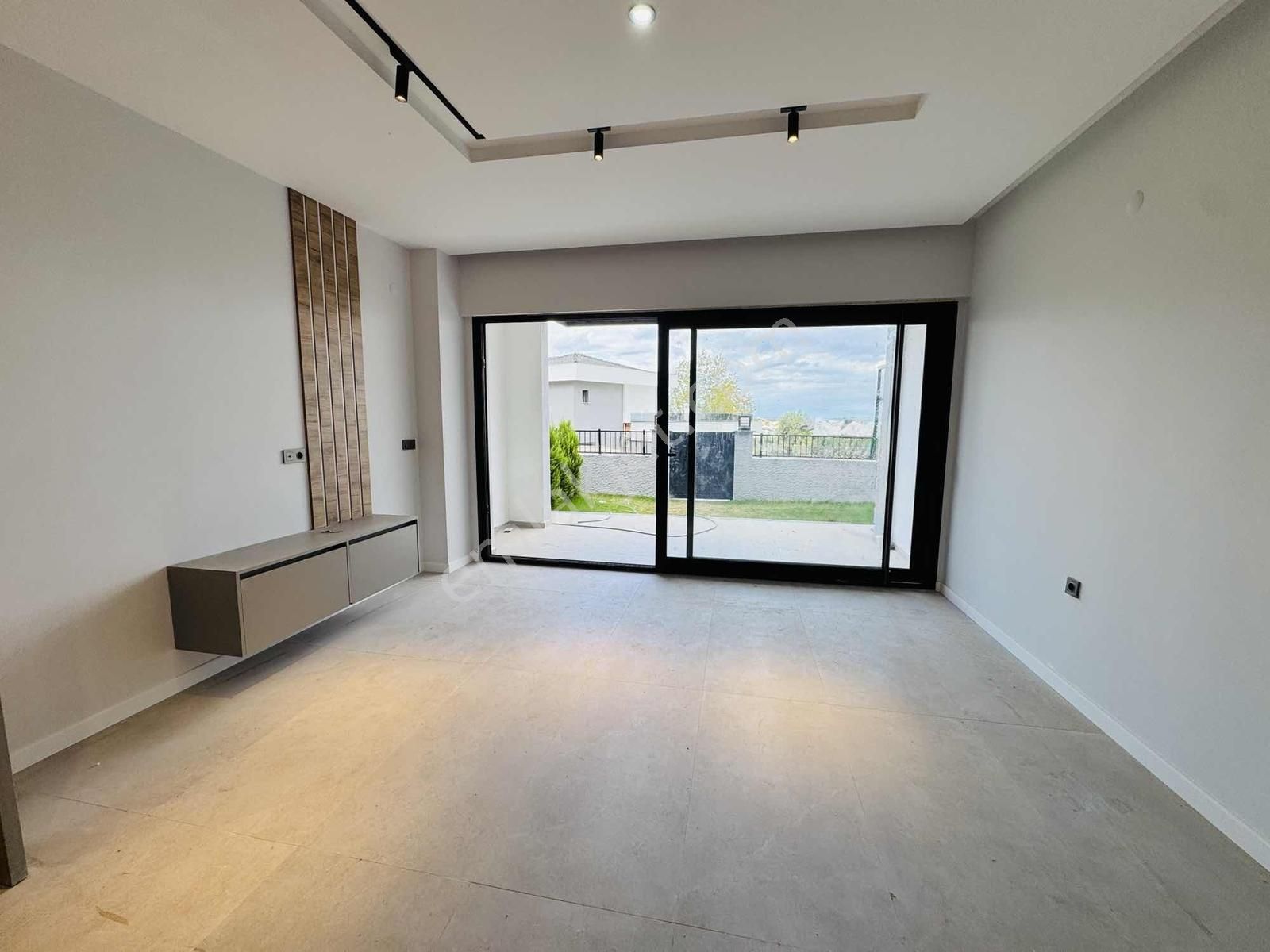 Ev-kur Emlaktan Kuşadası Güzelçamlı'da Havuzlu 3+1 Villa - Görsel 17