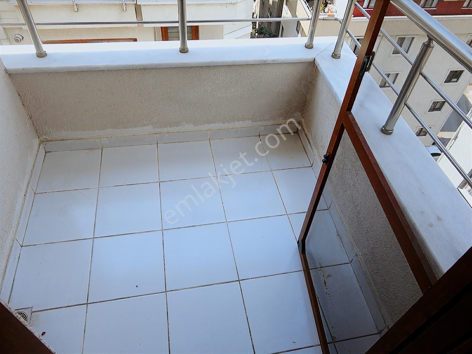 *boş* Girne Mah. Yönetmelikli İskanlı Teraslı Kapalı Garajlı - Görsel 4