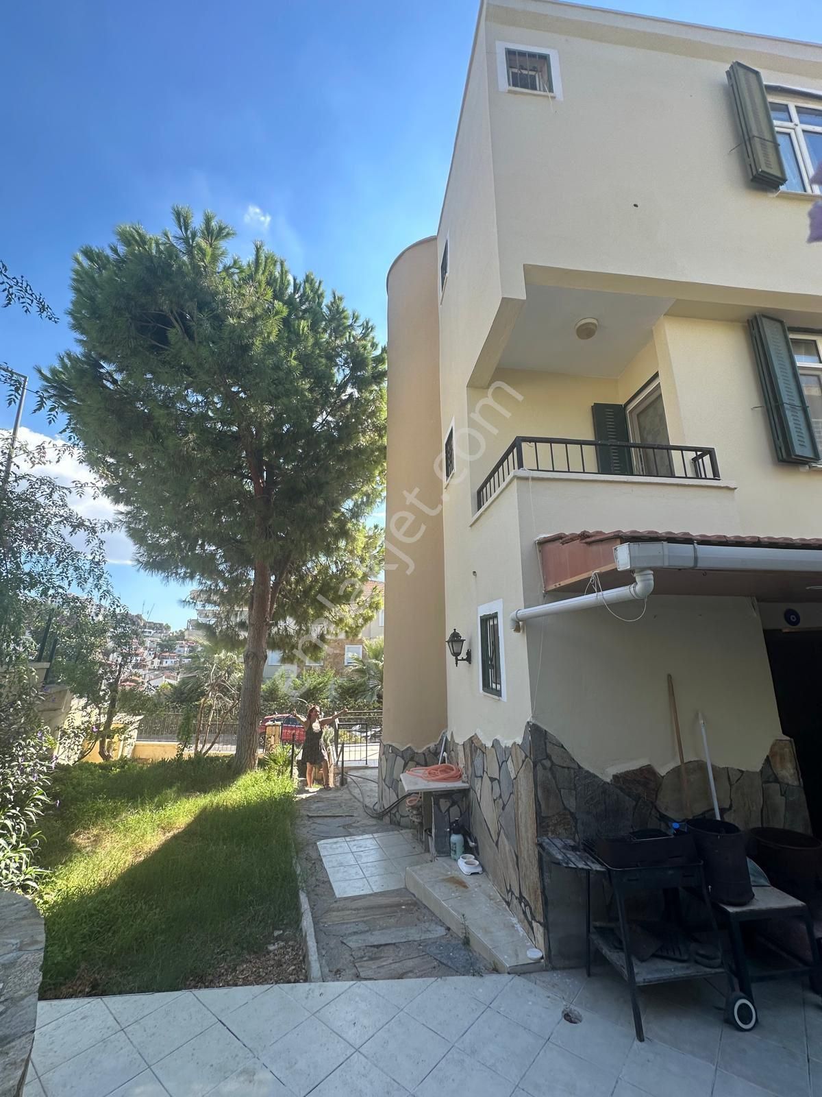 Kuşadası Kadınlar Denizi Mevki Köşe Konum 3+1 - Görsel 12