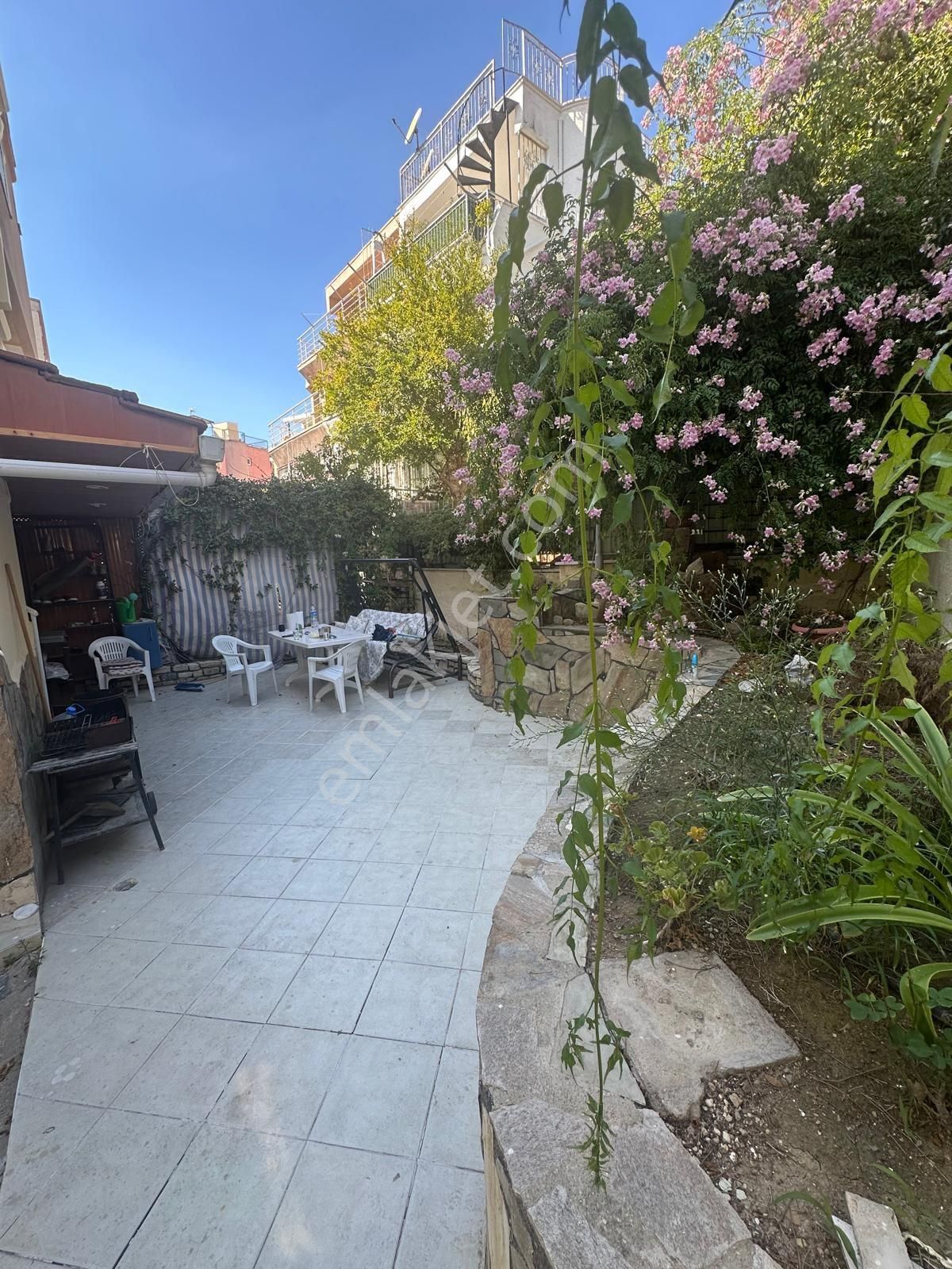 Kuşadası Kadınlar Denizi Mevki Köşe Konum 3+1 - Görsel 2