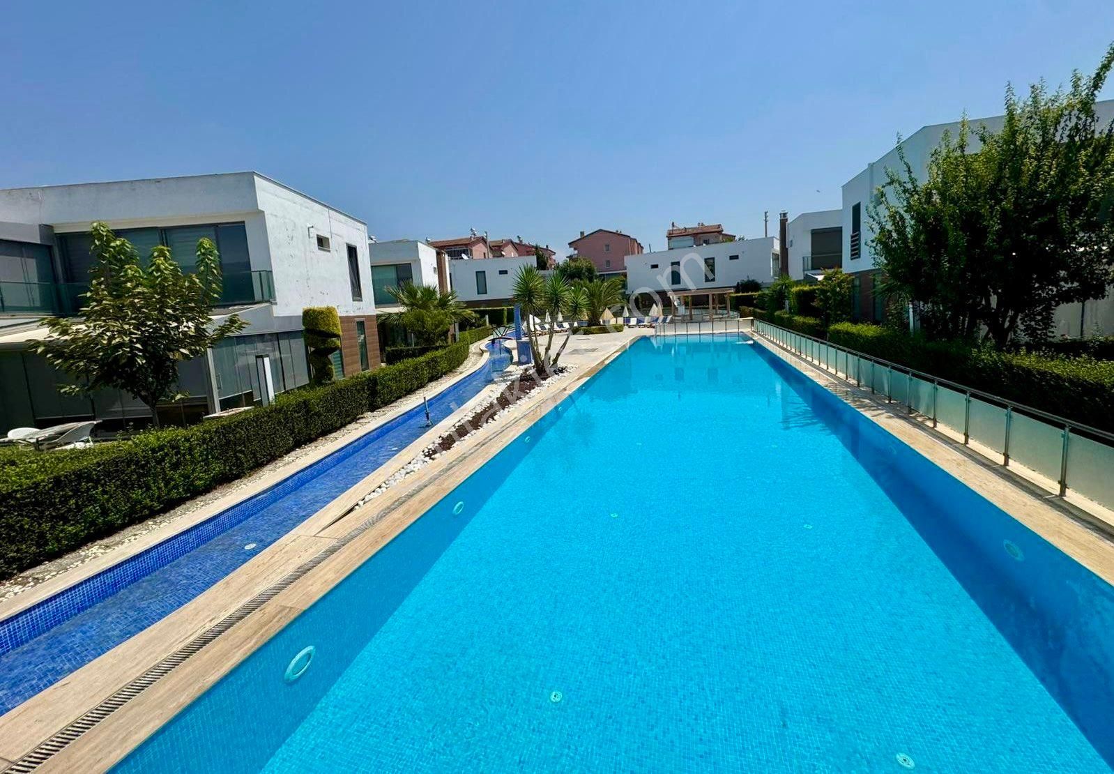 Karaova'da Havuzlu Sitede Geniş Oturumlu Tek Müstakil Villa - Görsel 5