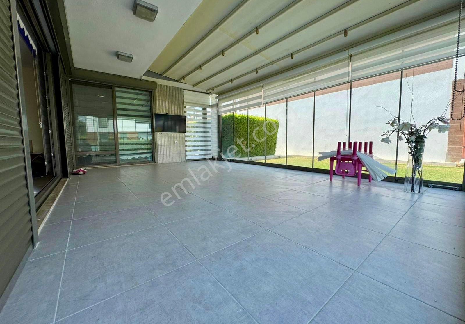 Karaova'da Havuzlu Sitede Geniş Oturumlu Tek Müstakil Villa - Görsel 13