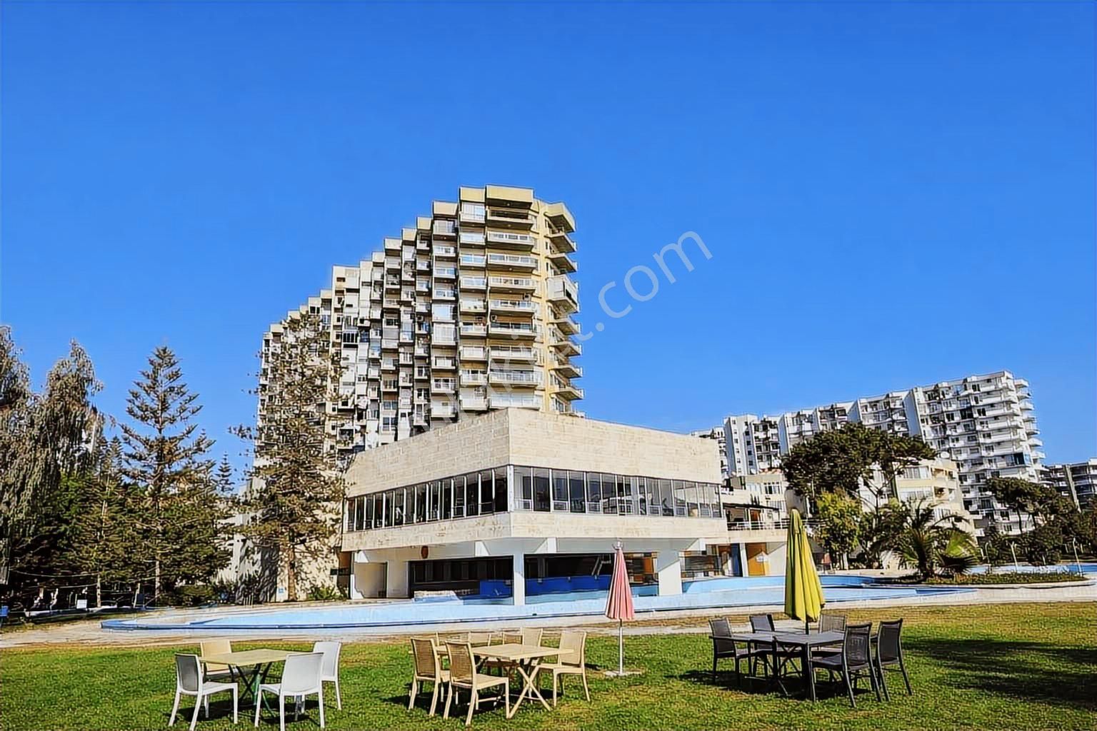 New Form'dan Soli Sitesinde Deniz Manzaralı Eşyalı Kiralık 2+1