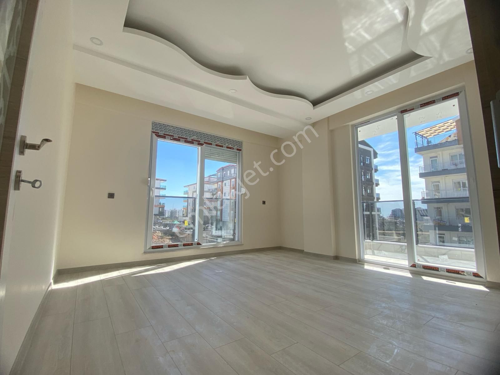 Çankaya Mahallesi Havuzlu Site İçerisinde Ebeveyn Banyolu Sıfır Lüks 2+1 Daire - Görsel 5