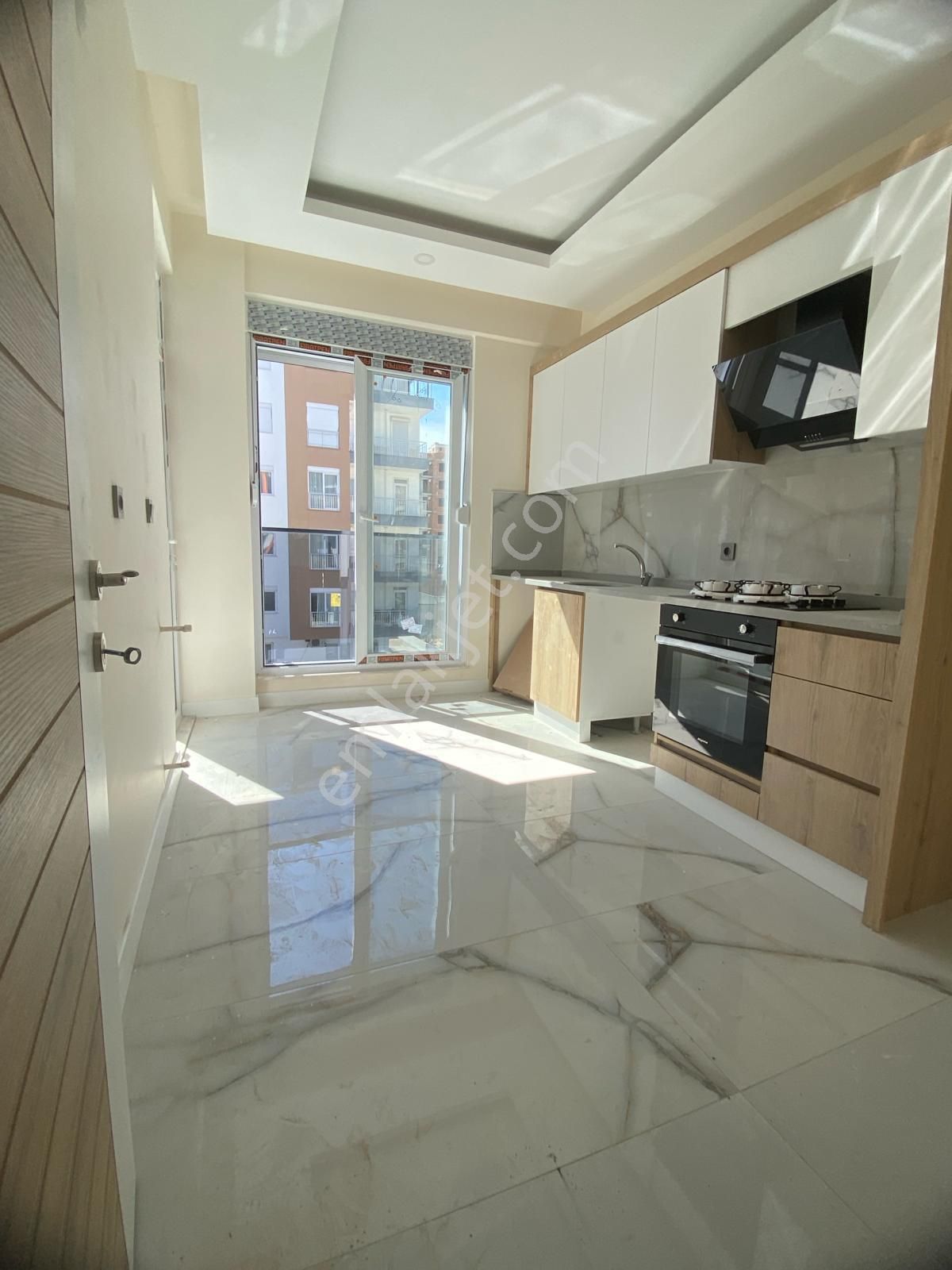 Çankaya Mahallesi Havuzlu Site İçerisinde Ebeveyn Banyolu Sıfır Lüks 2+1 Daire - Görsel 3