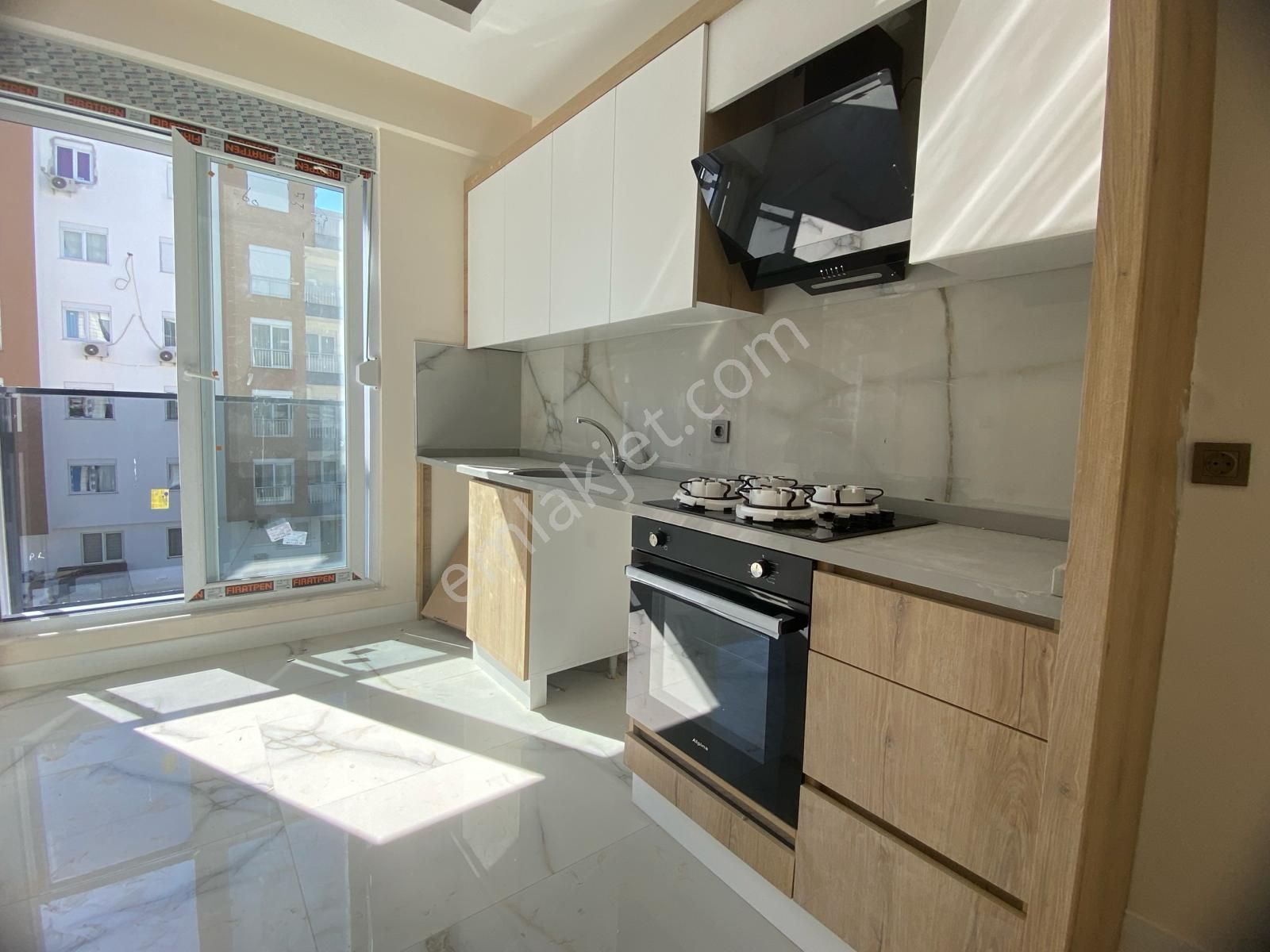 Çankaya Mahallesi Havuzlu Site İçerisinde Ebeveyn Banyolu Sıfır Lüks 2+1 Daire - Görsel 4