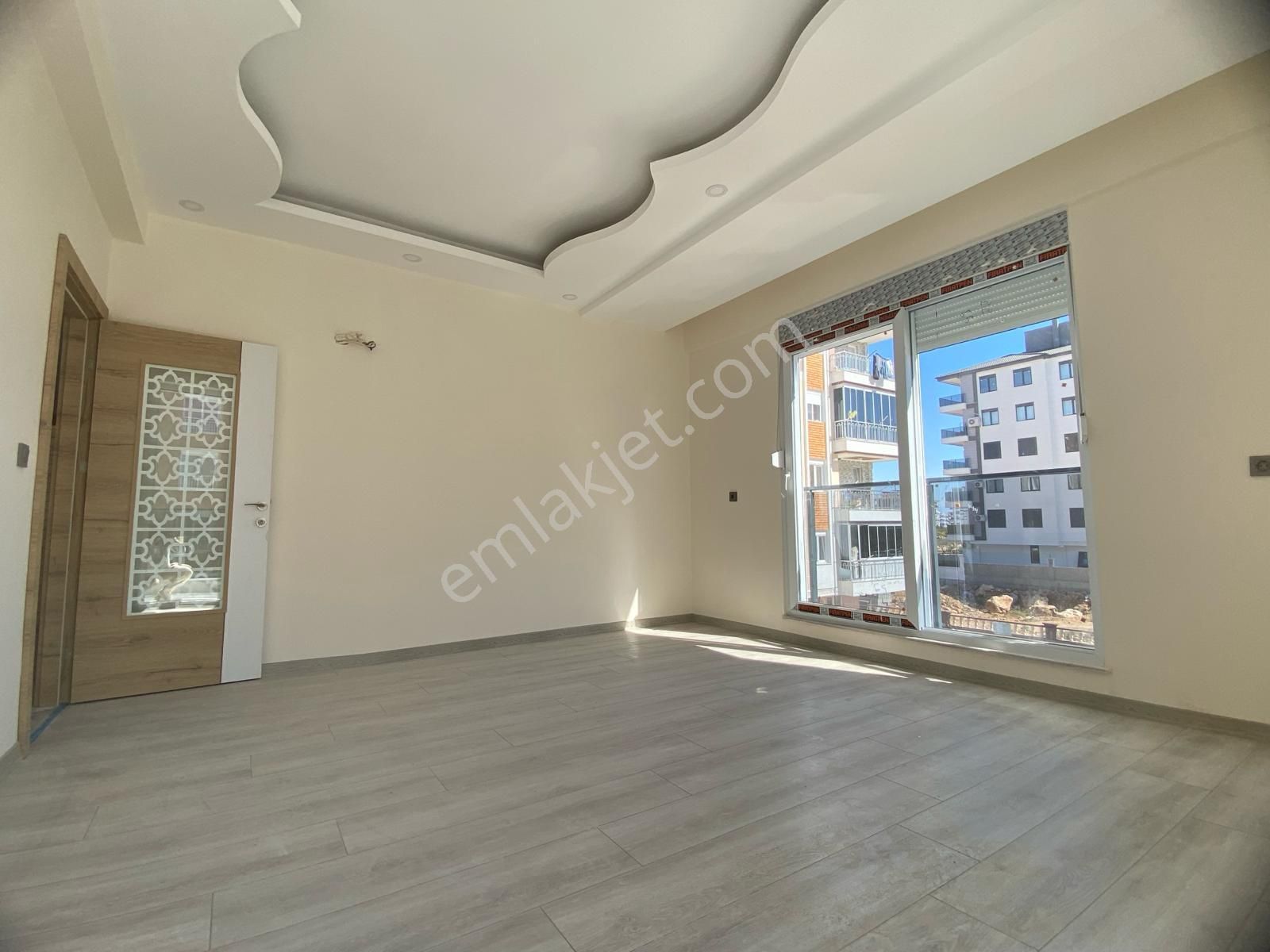 Çankaya Mahallesi Havuzlu Site İçerisinde Ebeveyn Banyolu Sıfır Lüks 2+1 Daire