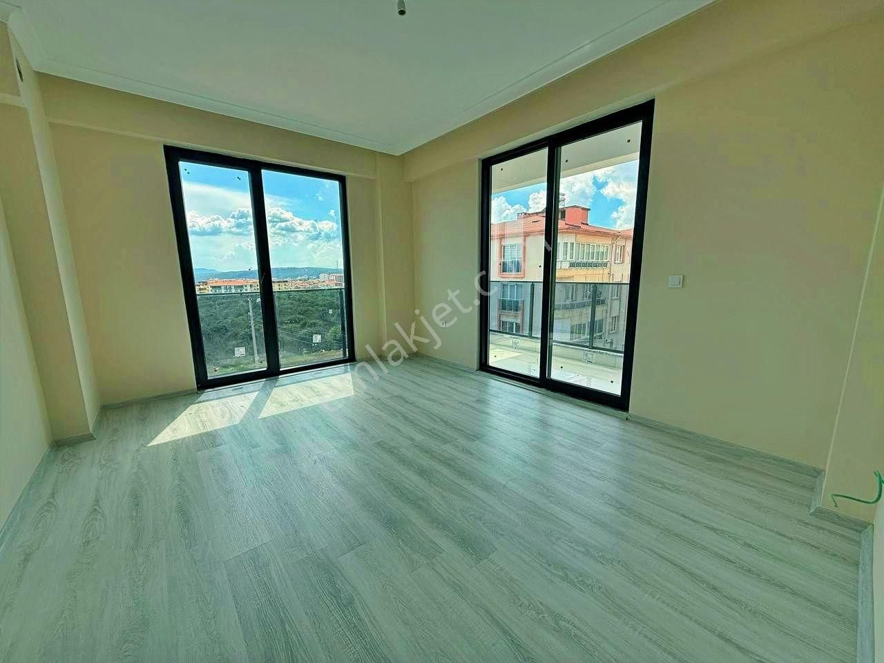 Uytundan Ayvacıkta Doğalgazlı Ayrı Mutfak 2+1 Satılık Lüks Daire - Görsel 13