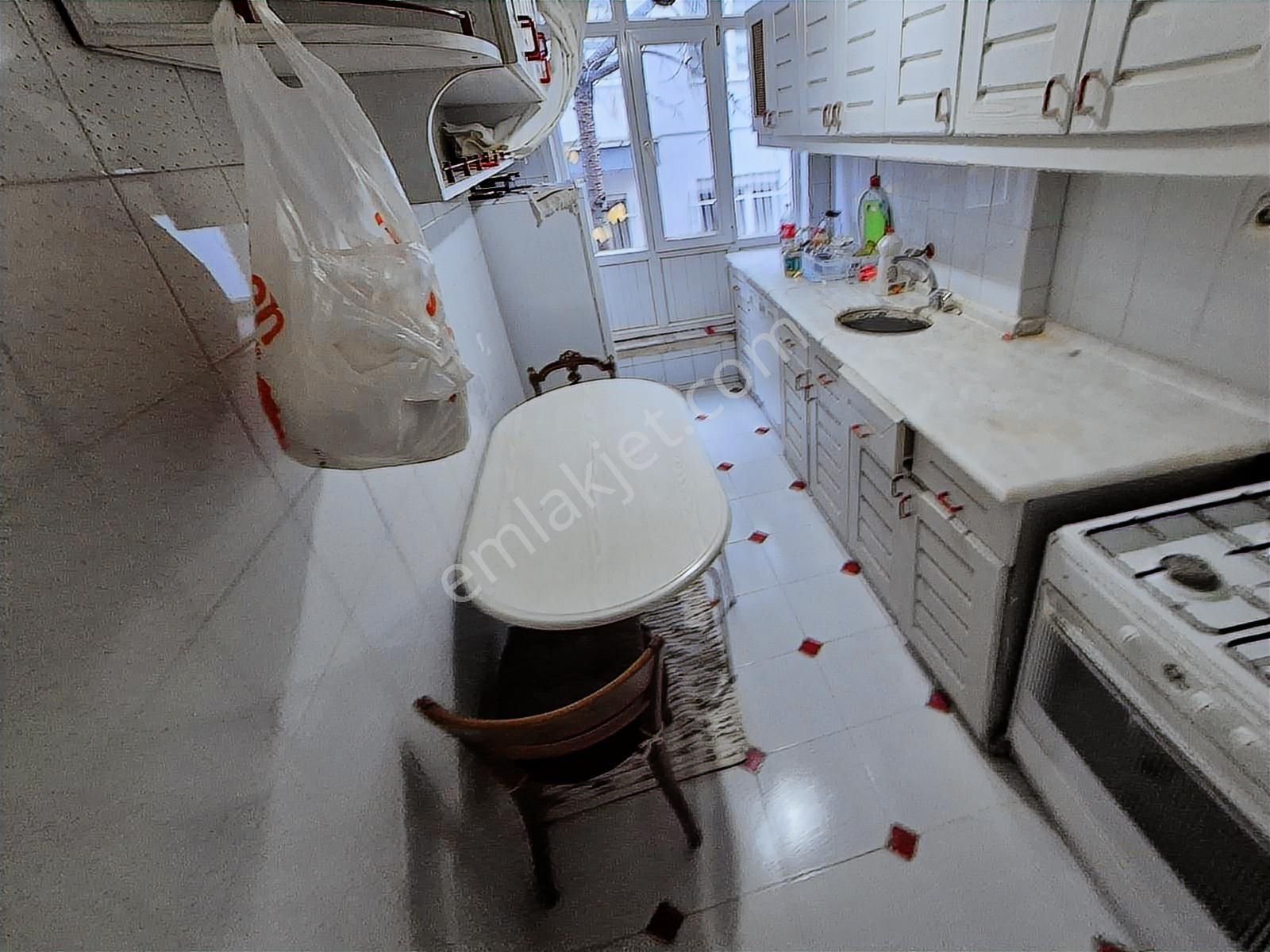 Arel'den Bahçelievler'de 1 Kat Giriş Üstü Mobilyalı M.ısıtma 3+1 - Görsel 7