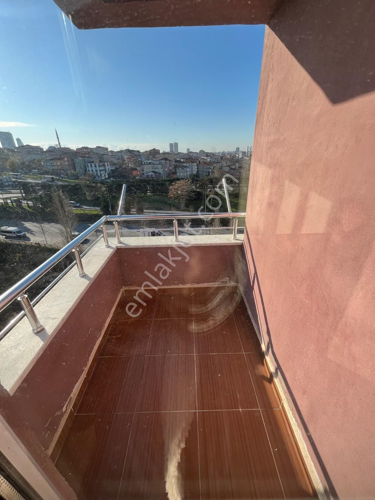 Ümraniye Esenevler Mahallesi Tek Blok Site İçi 9.kat Kiralık Daire Ev