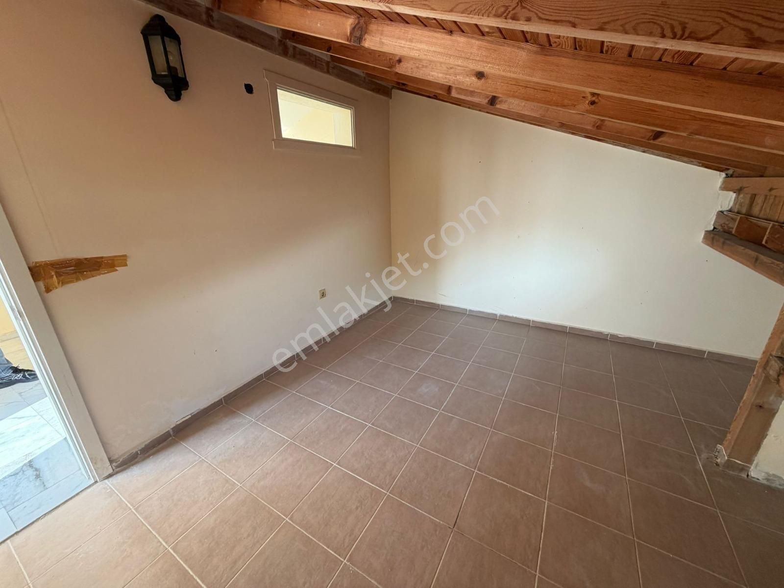 Kuşadası Merkezde Havuzlu Sitede 7+2 Bahçeli Villa - Görsel 5