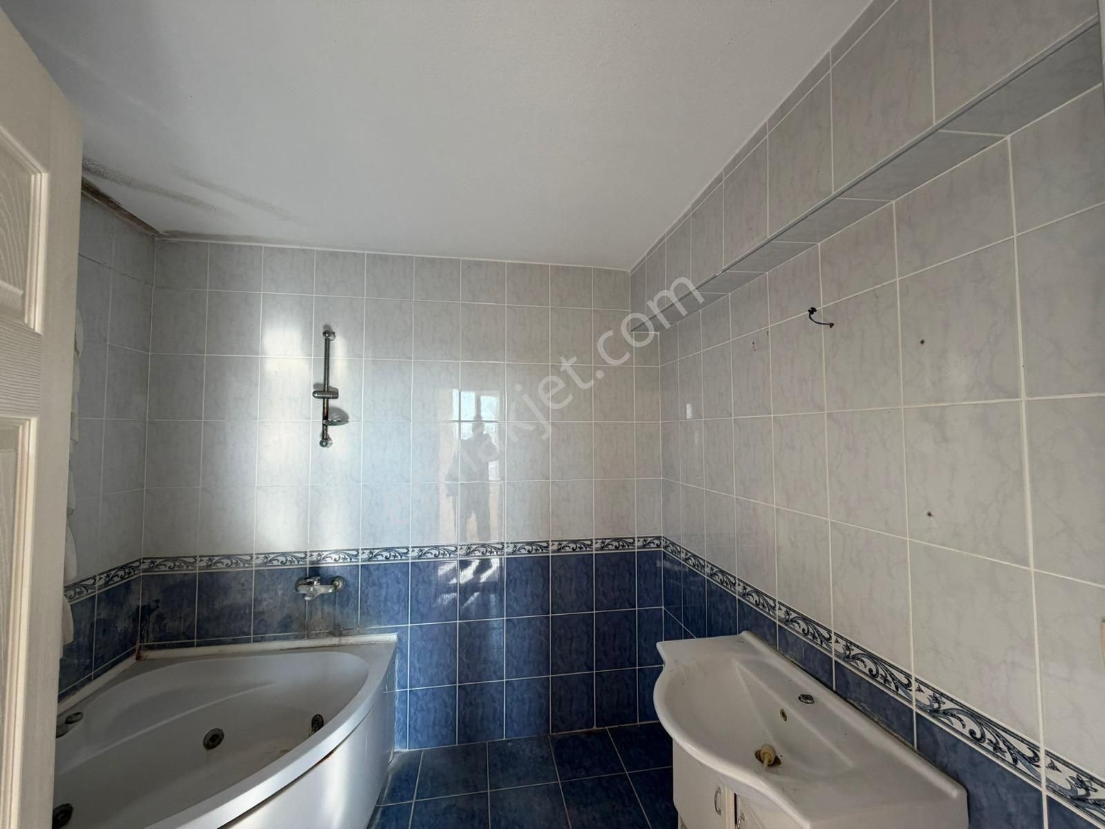 Kuşadası Merkezde Havuzlu Sitede 7+2 Bahçeli Villa - Görsel 8