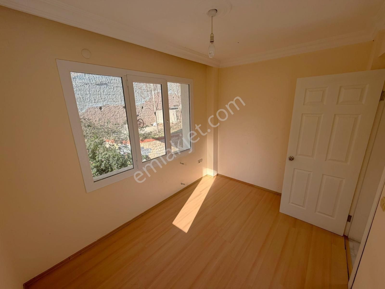 Kuşadası Merkezde Havuzlu Sitede 7+2 Bahçeli Villa - Görsel 24