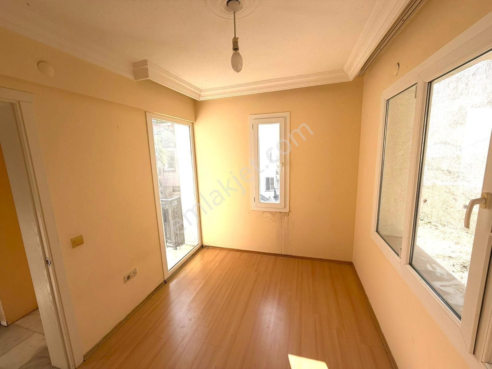 Kuşadası Merkezde Havuzlu Sitede 7+2 Bahçeli Villa - Görsel 29