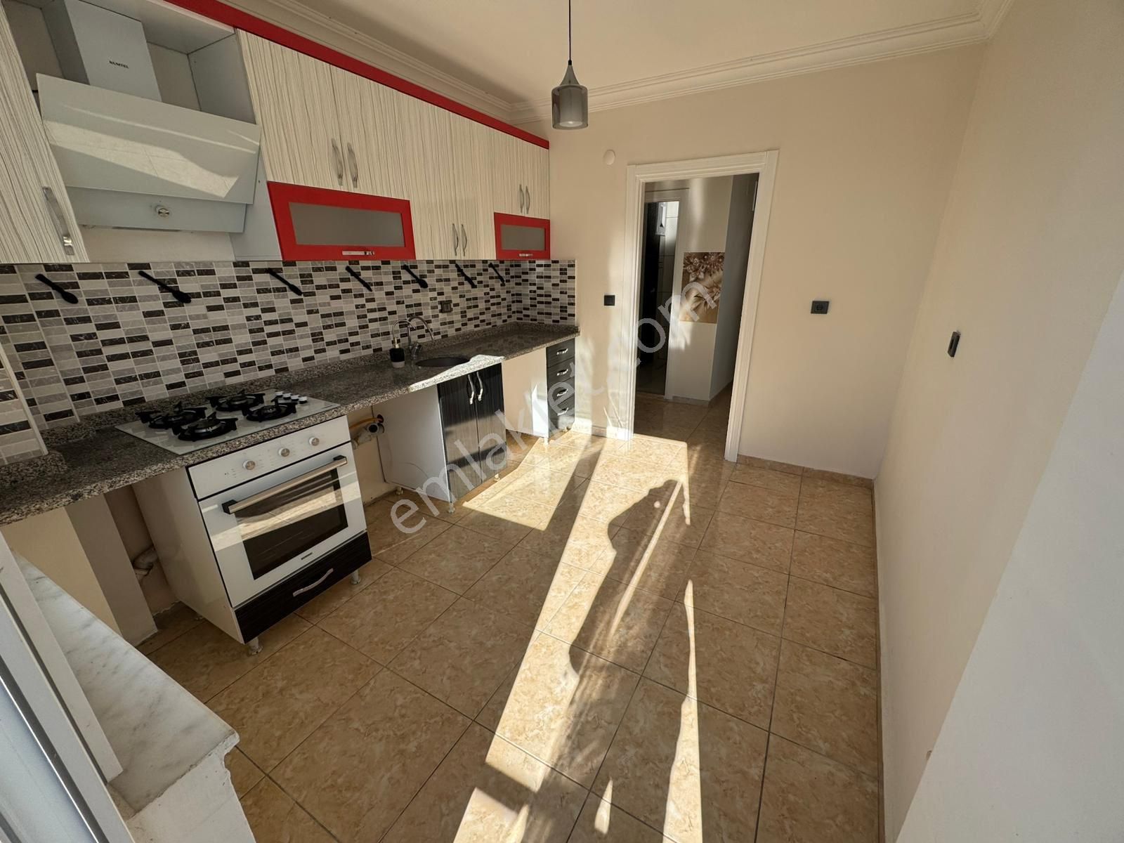 Atatürk Cad Üstünde Kullanışlı 3+1 Kiralık