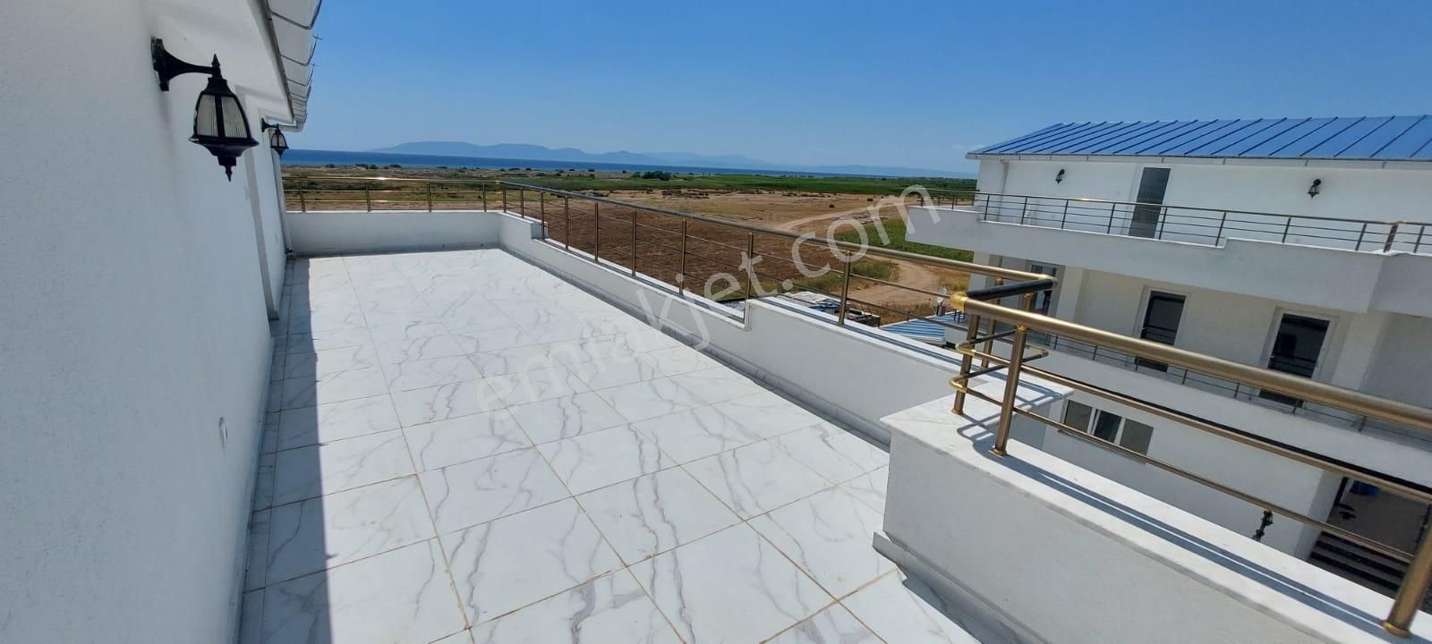 İzmir Dikili Salihleraltı Deniz Ve Havuz Manzaralı 5+1 Villa