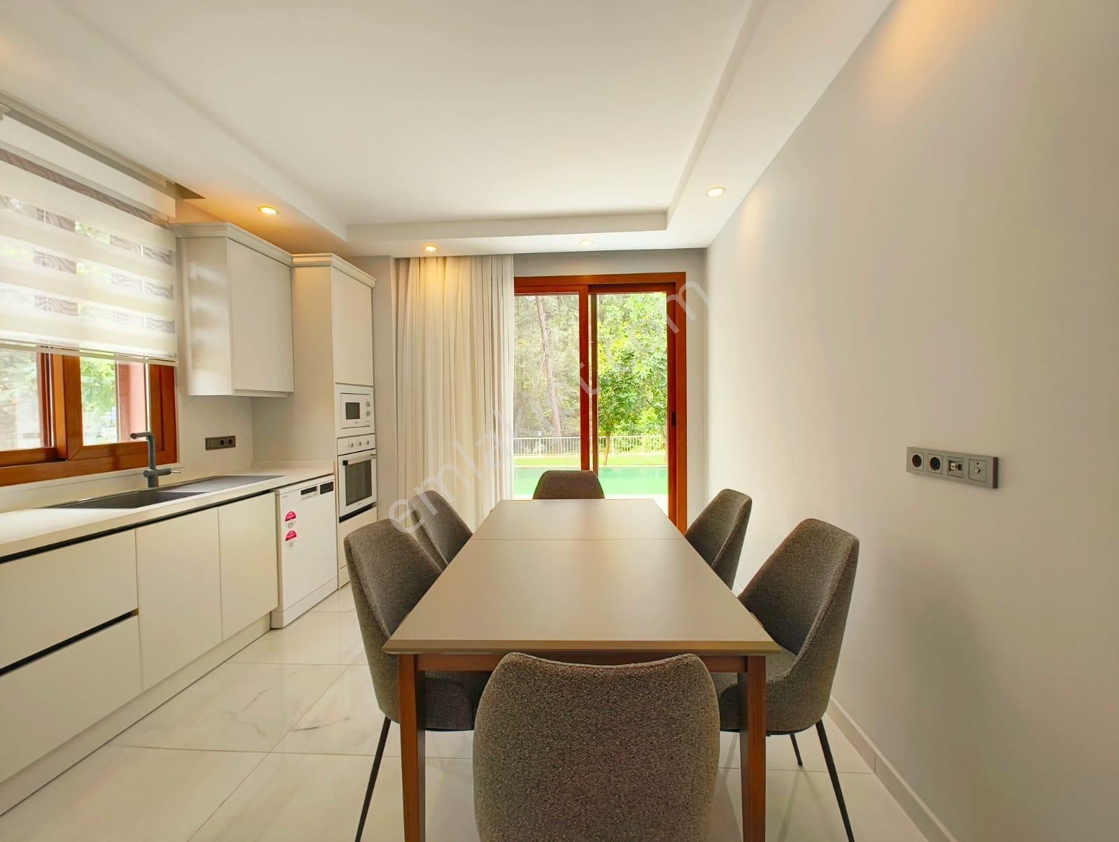 Marmarise Yakın Mesafede Doğa Manzaralı Muhteşem Villa