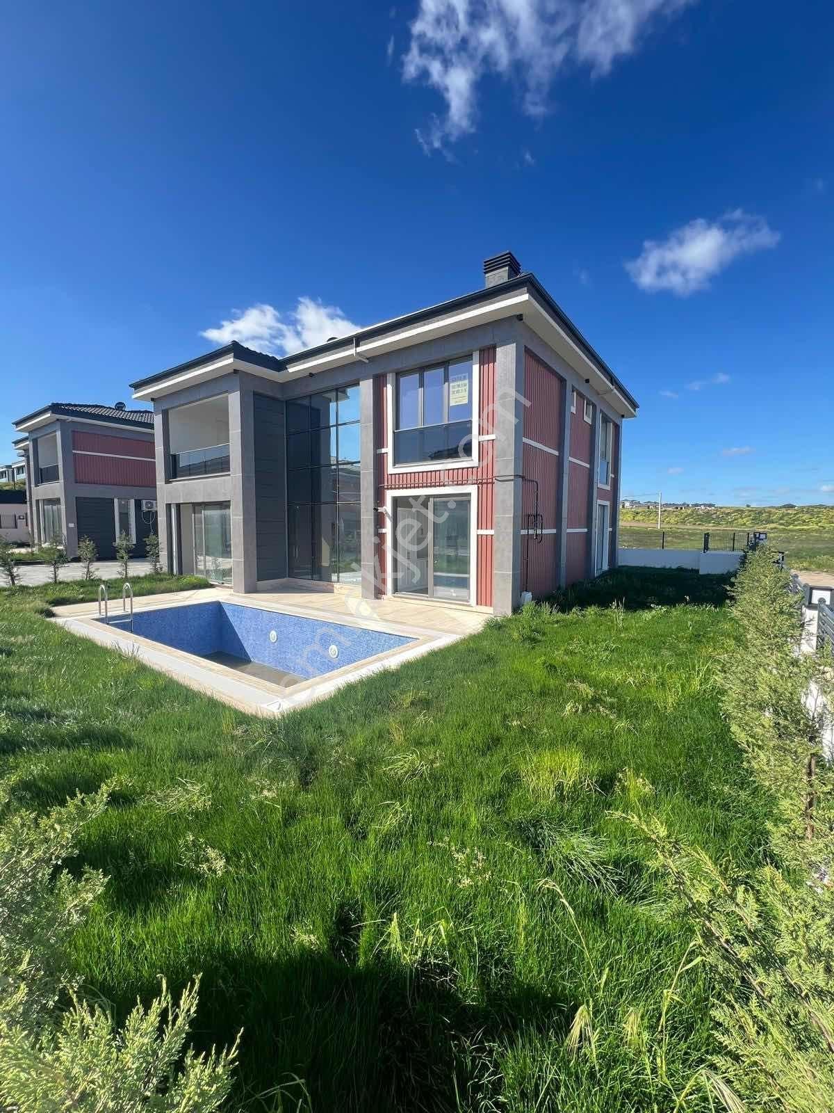 Çorlu Önerler'de Site İçi Mütakil Havuzlu Villa - Görsel 8