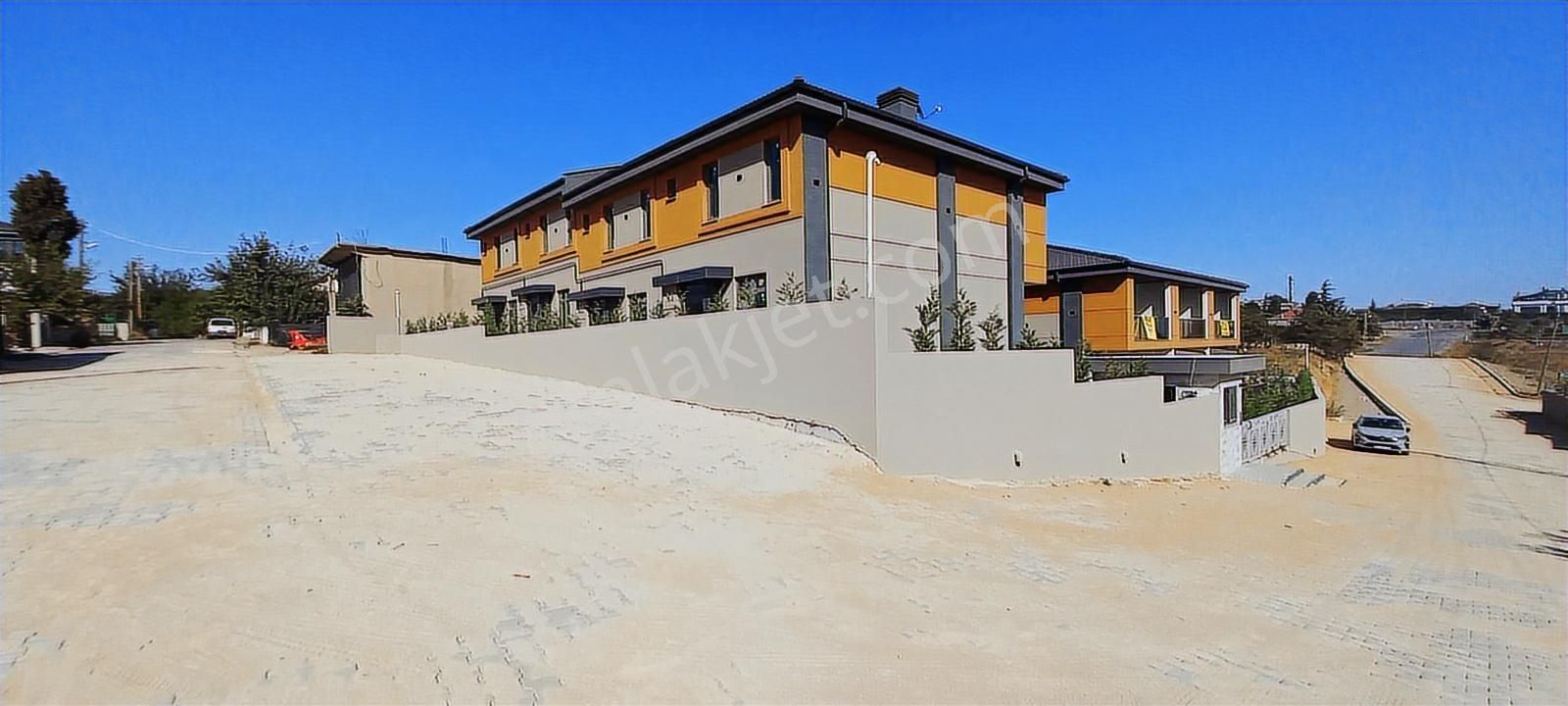 Çorlu Önerlerde Havuzlu Site İçinde Kış Bahçeli Satılık Villa - Görsel 18
