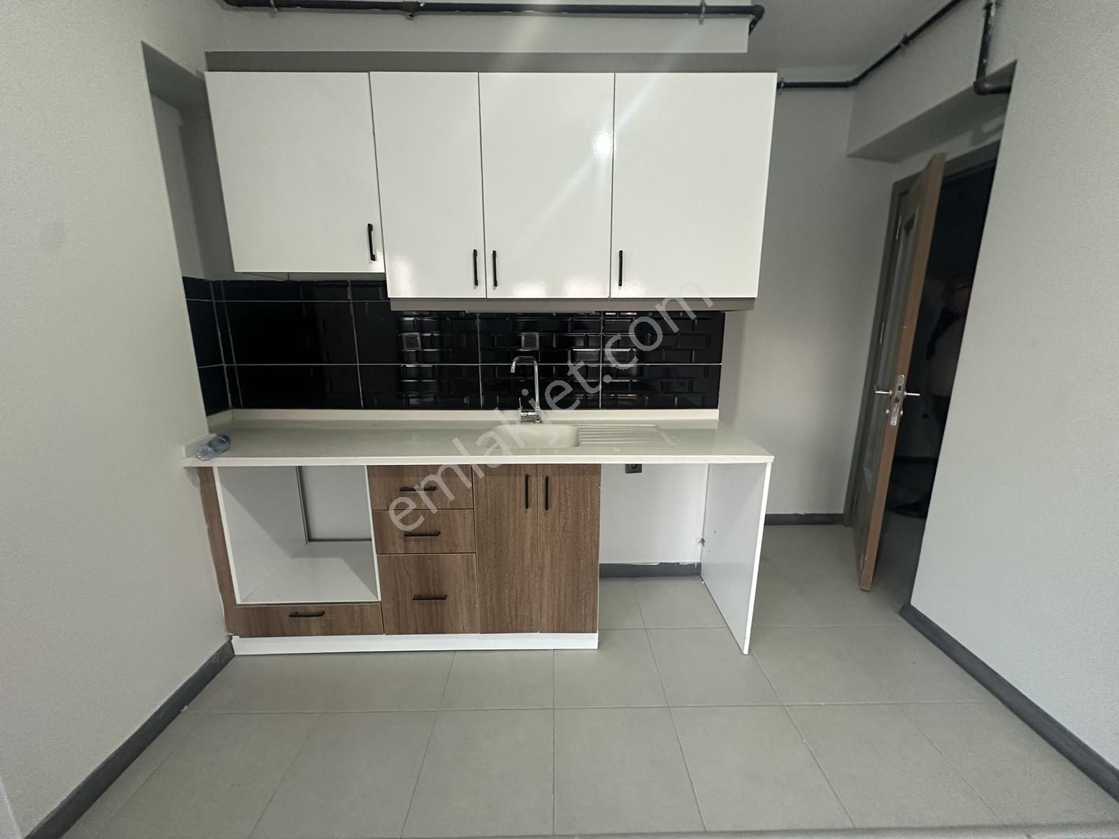 Şeref Emlak Toki 7/a 1.etap 8.kat Köşe 1+1 Vialand Manzara Daire - Görsel 3