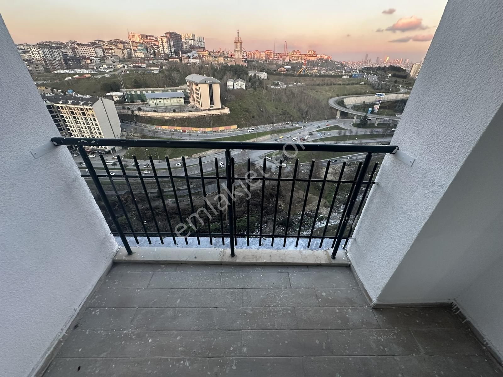 Şeref Emlak Toki 7/a 1.etap 8.kat Köşe 1+1 Vialand Manzara Daire - Görsel 7