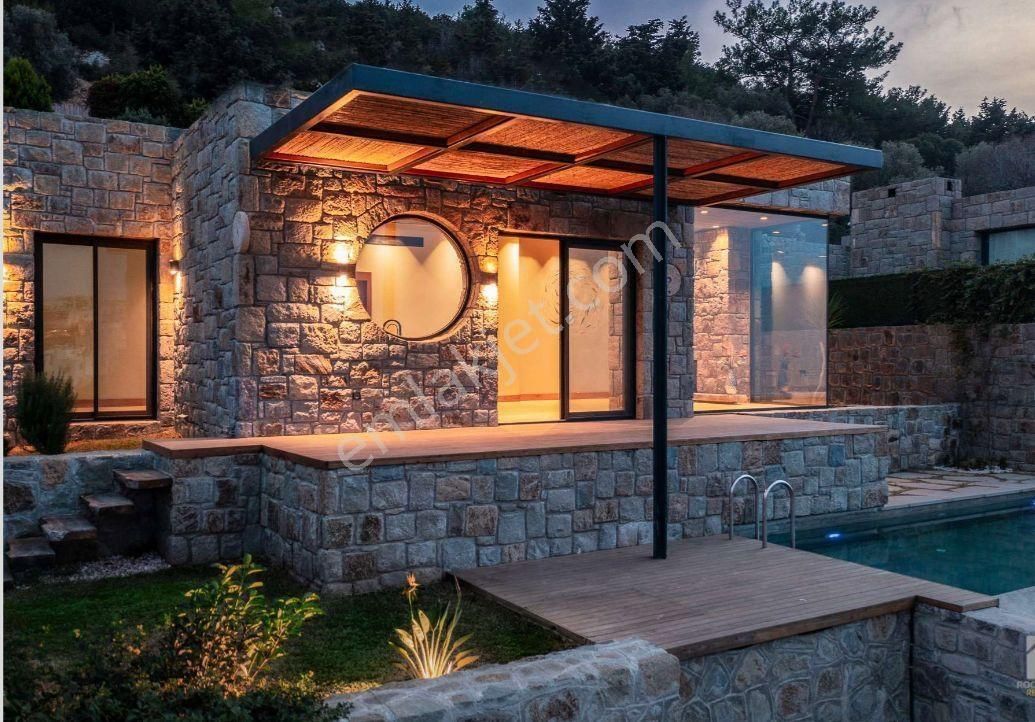 Yalıkavak Geriş'te Deniz Manzaralı Havuzlu Taş 4+2 Villa - Görsel 2