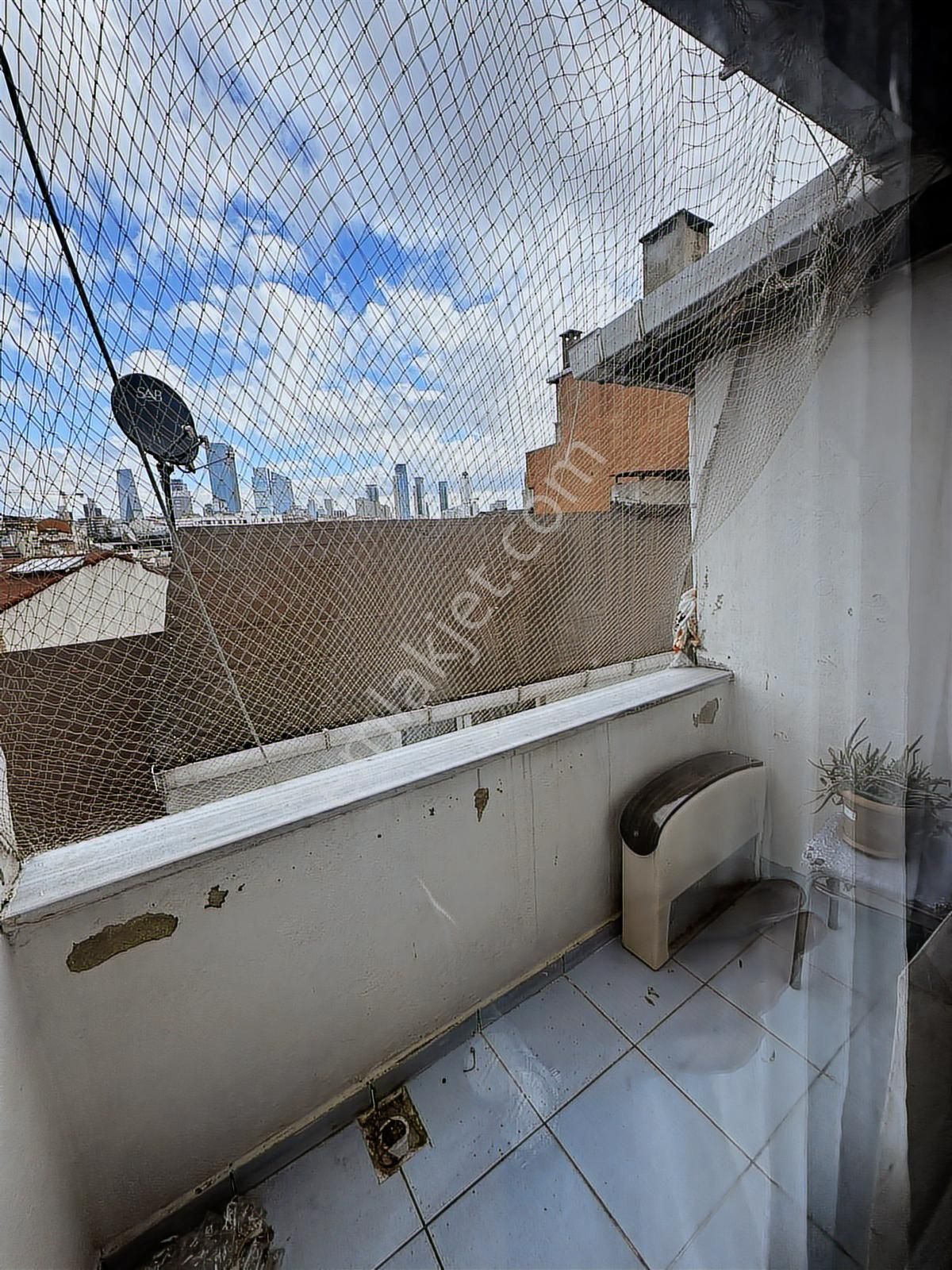 Şeref Emlaktan Şişli Gülbağ Son Kat Asansörlü Çift Cephe Daire - Görsel 7