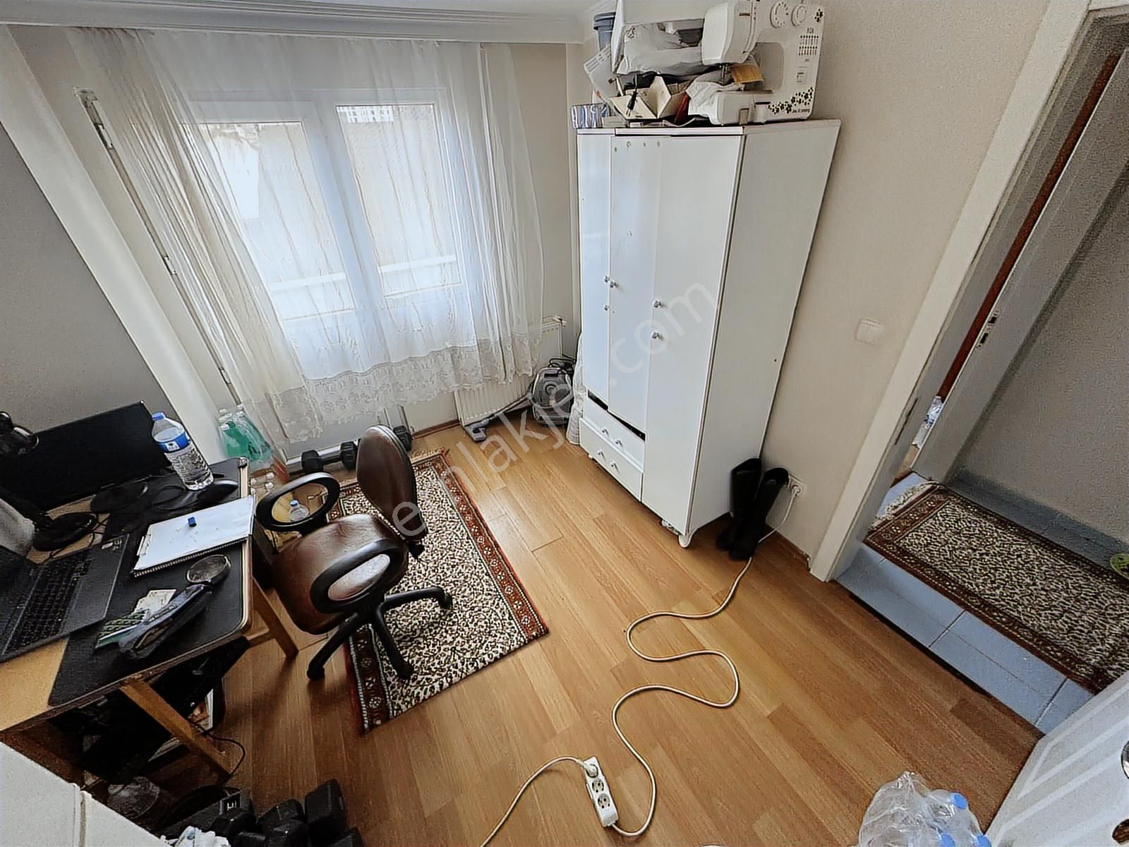 Şeref Emlaktan Şişli Gülbağ Son Kat Asansörlü Çift Cephe Daire - Görsel 12