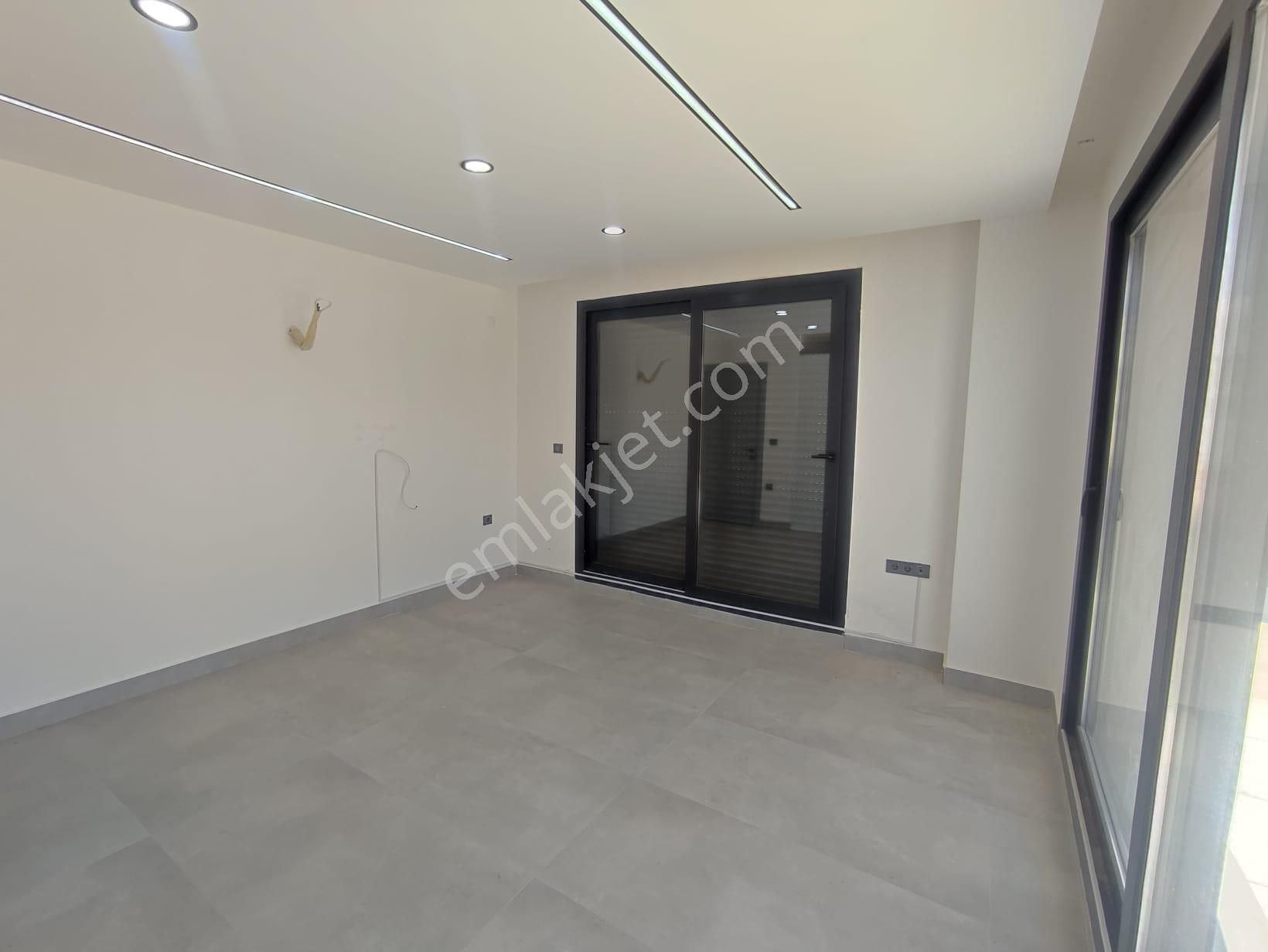 Cumhuriyet Mahallesinde 2+1 Sıfır Giriş Kat, Ön Cephe Daire