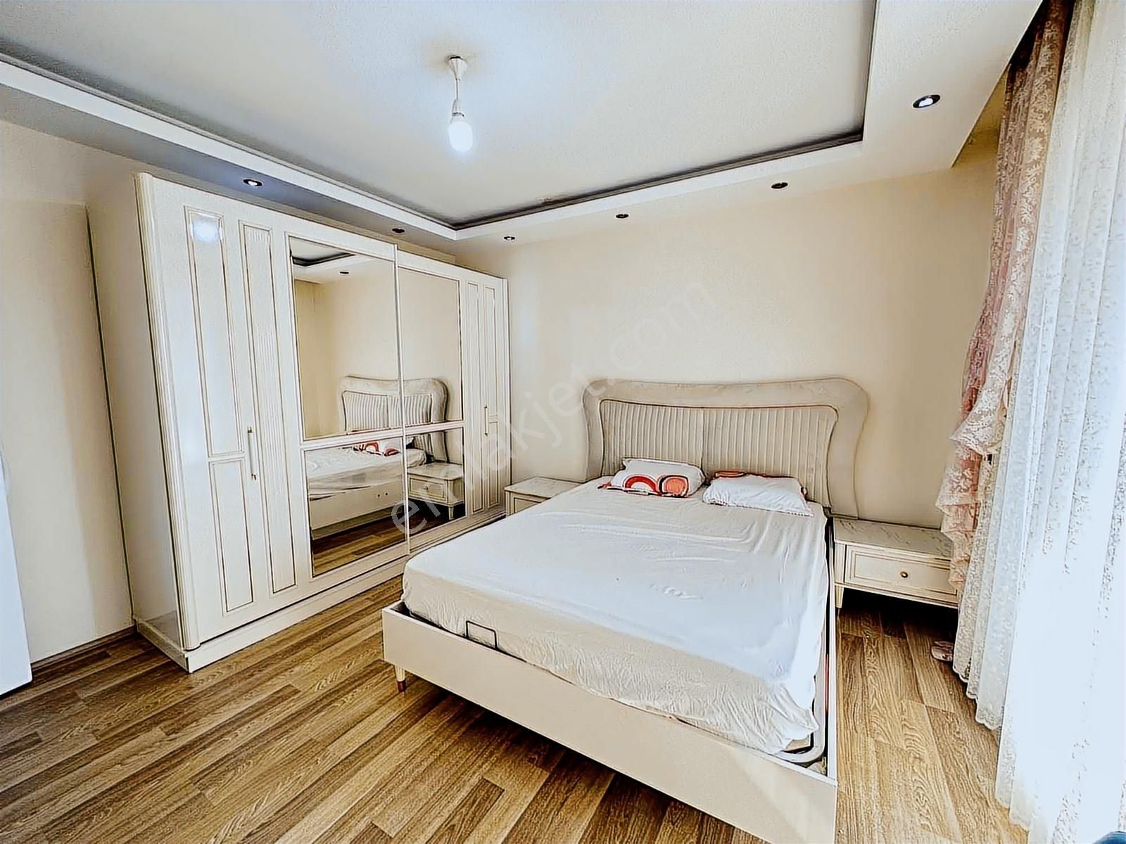 4+1 3 Cepheli 3 Balkon 2 Banyo 200 Metrekare Fırsat Daire - Görsel 28