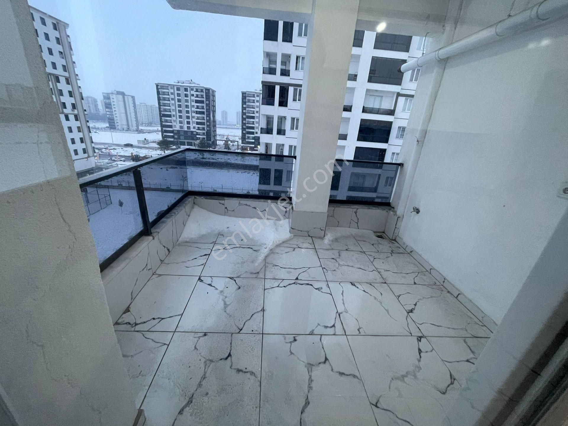 Üçkuyularda Fuar Alanı Arkasında Fırsat 2+1 Kiralık Daire - Görsel 6