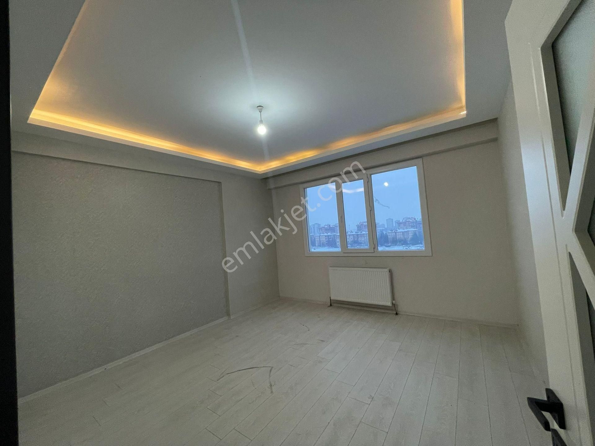 Üçkuyularda Fuar Alanı Arkasında Fırsat 2+1 Kiralık Daire - Görsel 3