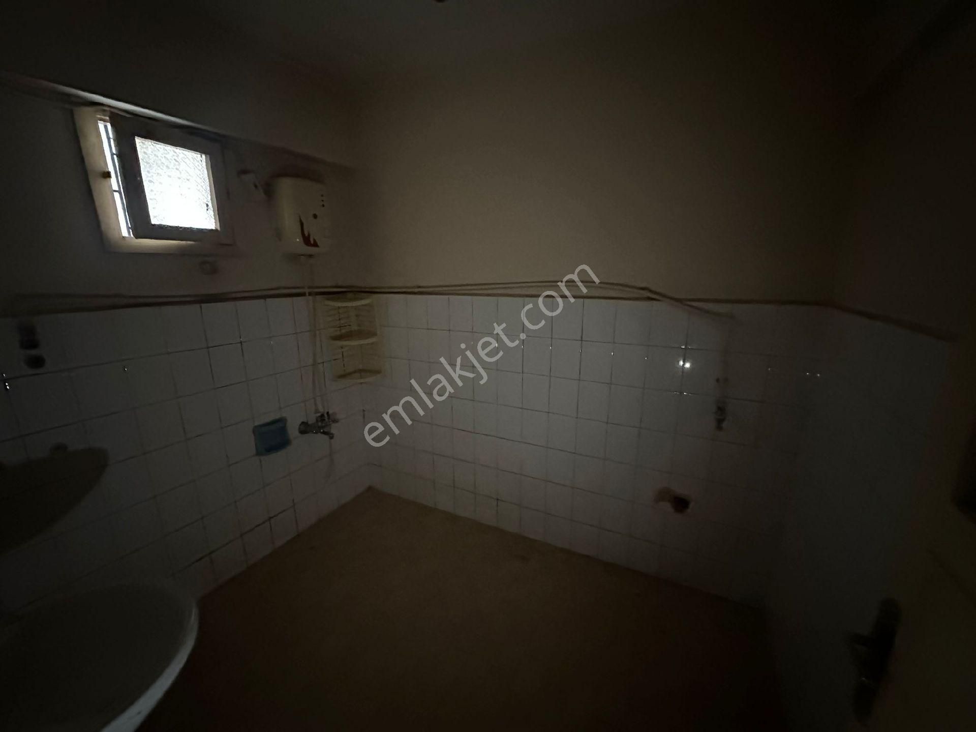 Esenler Menderes Mahallesinde 2+1 Bahçe Katı Satılık Daire - Görsel 13