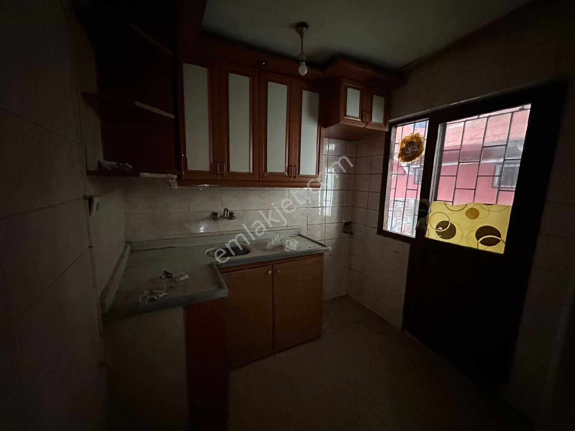 Esenler Menderes Mahallesinde 2+1 Bahçe Katı Satılık Daire - Görsel 8