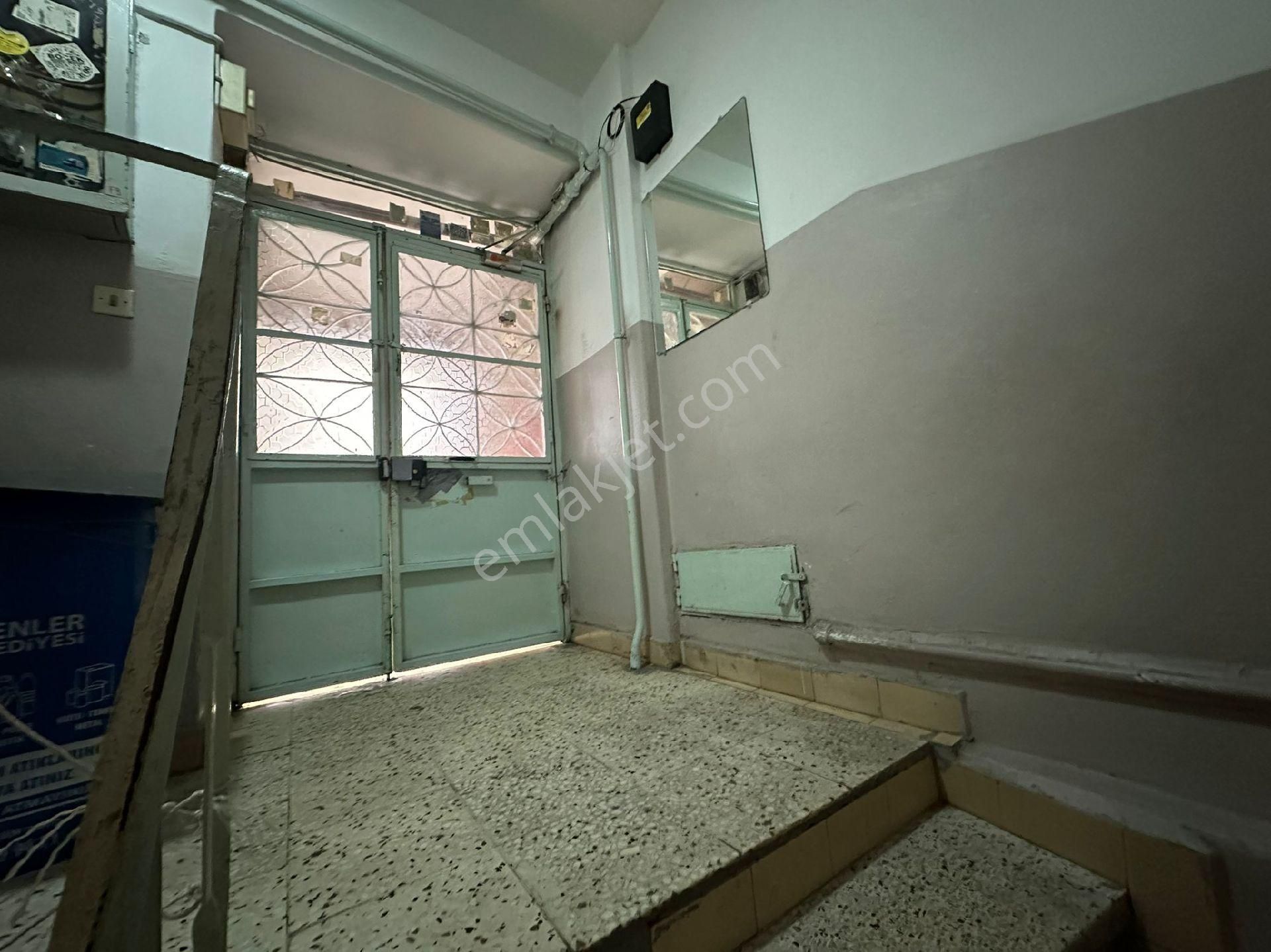 Esenler Menderes Mahallesinde 2+1 Bahçe Katı Satılık Daire - Görsel 4