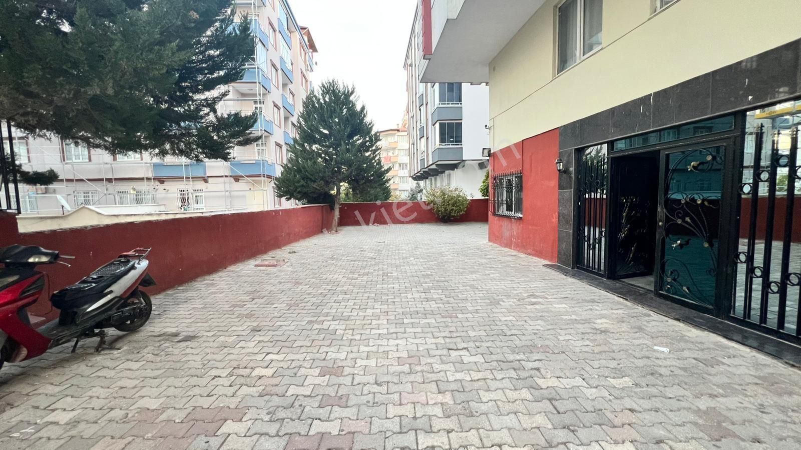 Kadınlar Yüzme Havuzu Karşı Sokağında Satılık 2+0 - Görsel 15