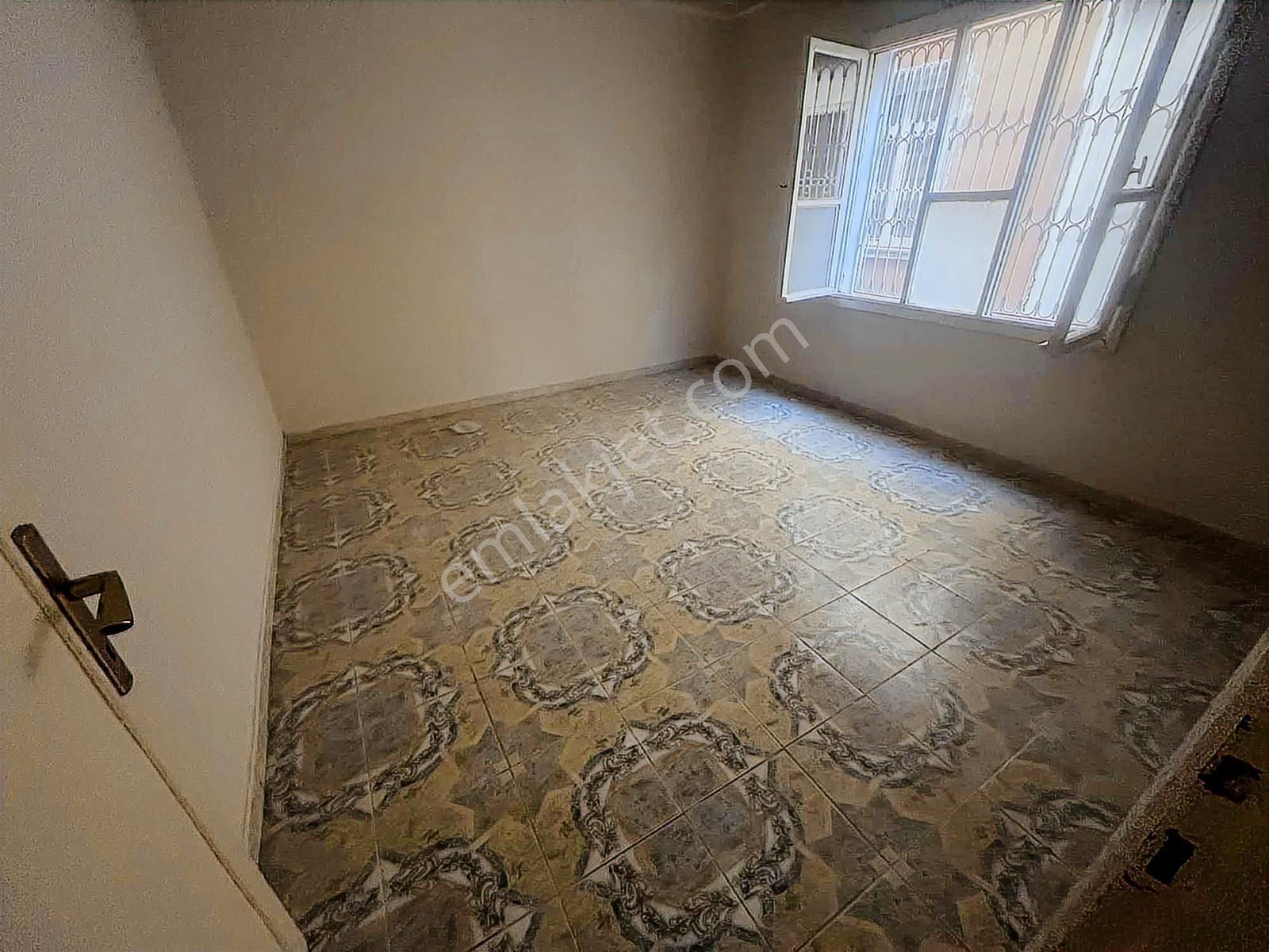 Merkezi Konumda Kozan Yoluna Yakın 3 Katlı Müstakil Ev - Görsel 3