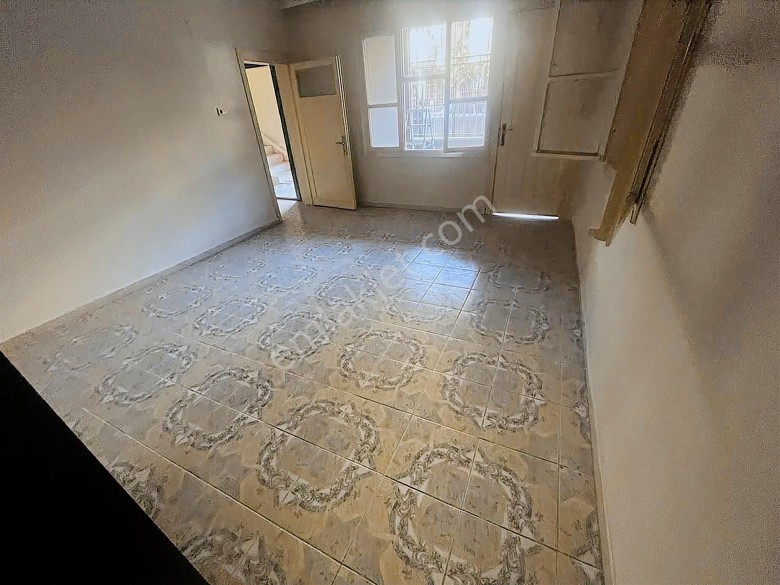 Merkezi Konumda Kozan Yoluna Yakın 3 Katlı Müstakil Ev - Görsel 20