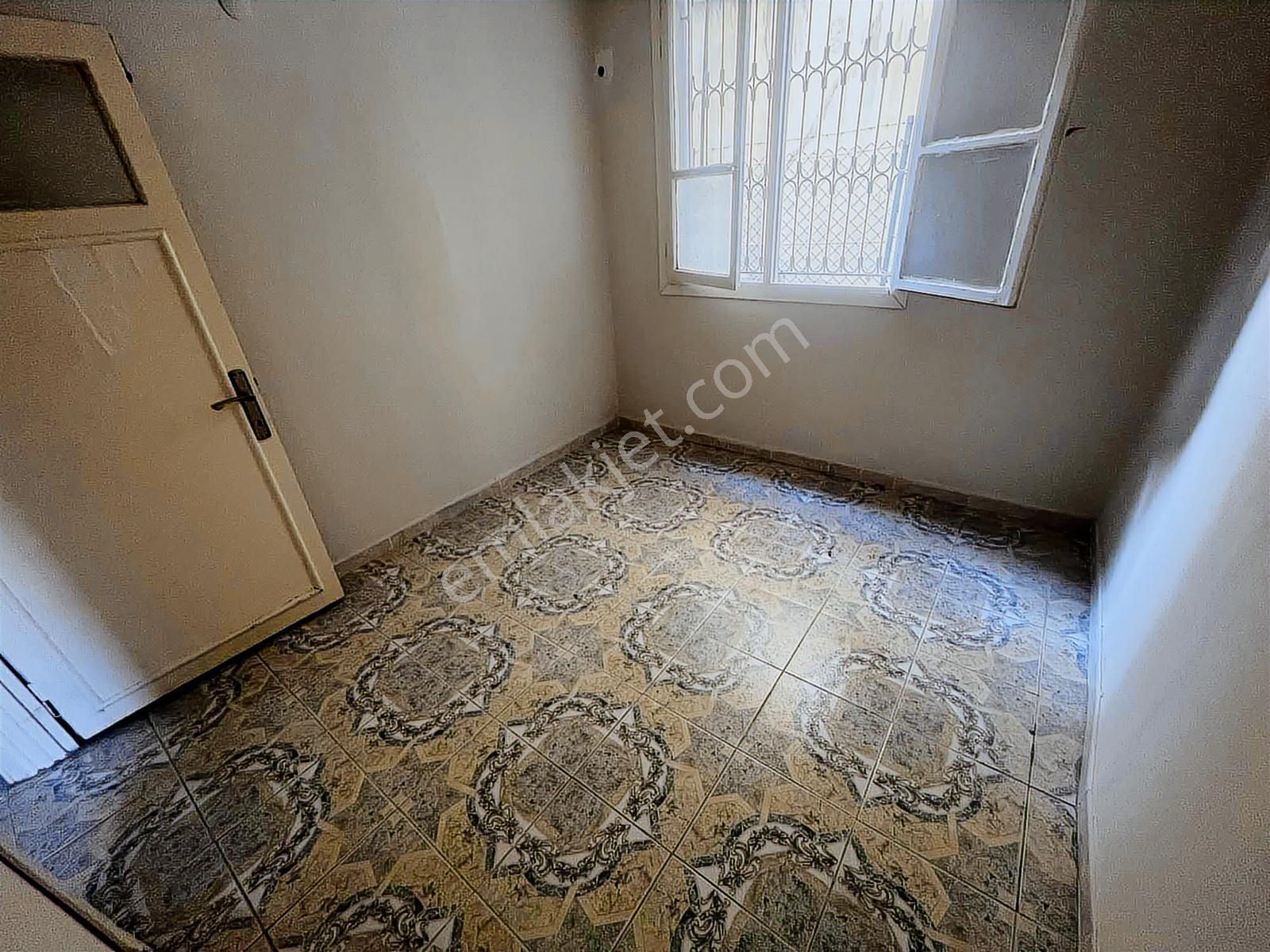 Merkezi Konumda Kozan Yoluna Yakın 3 Katlı Müstakil Ev - Görsel 4