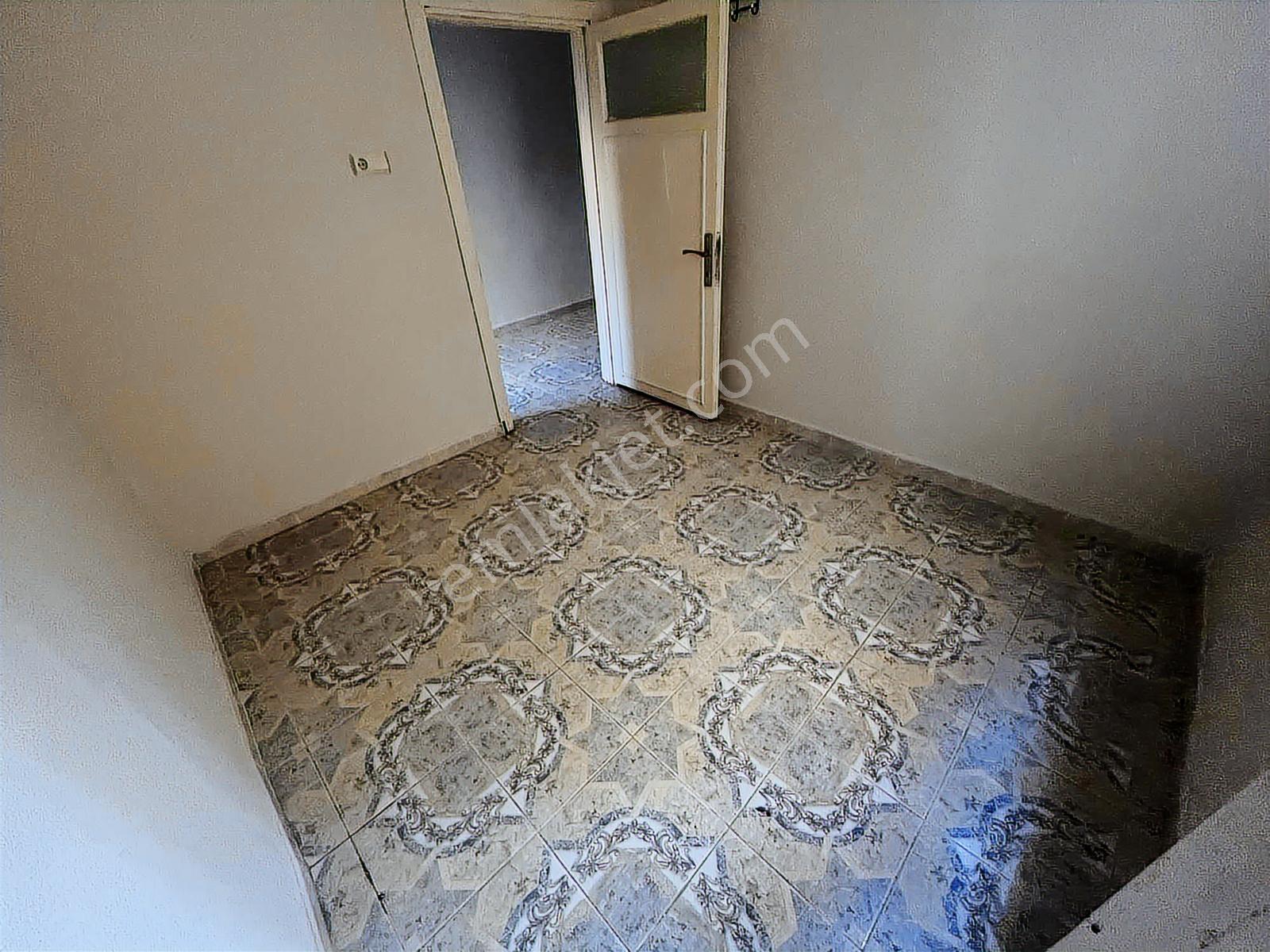Merkezi Konumda Kozan Yoluna Yakın 3 Katlı Müstakil Ev - Görsel 20