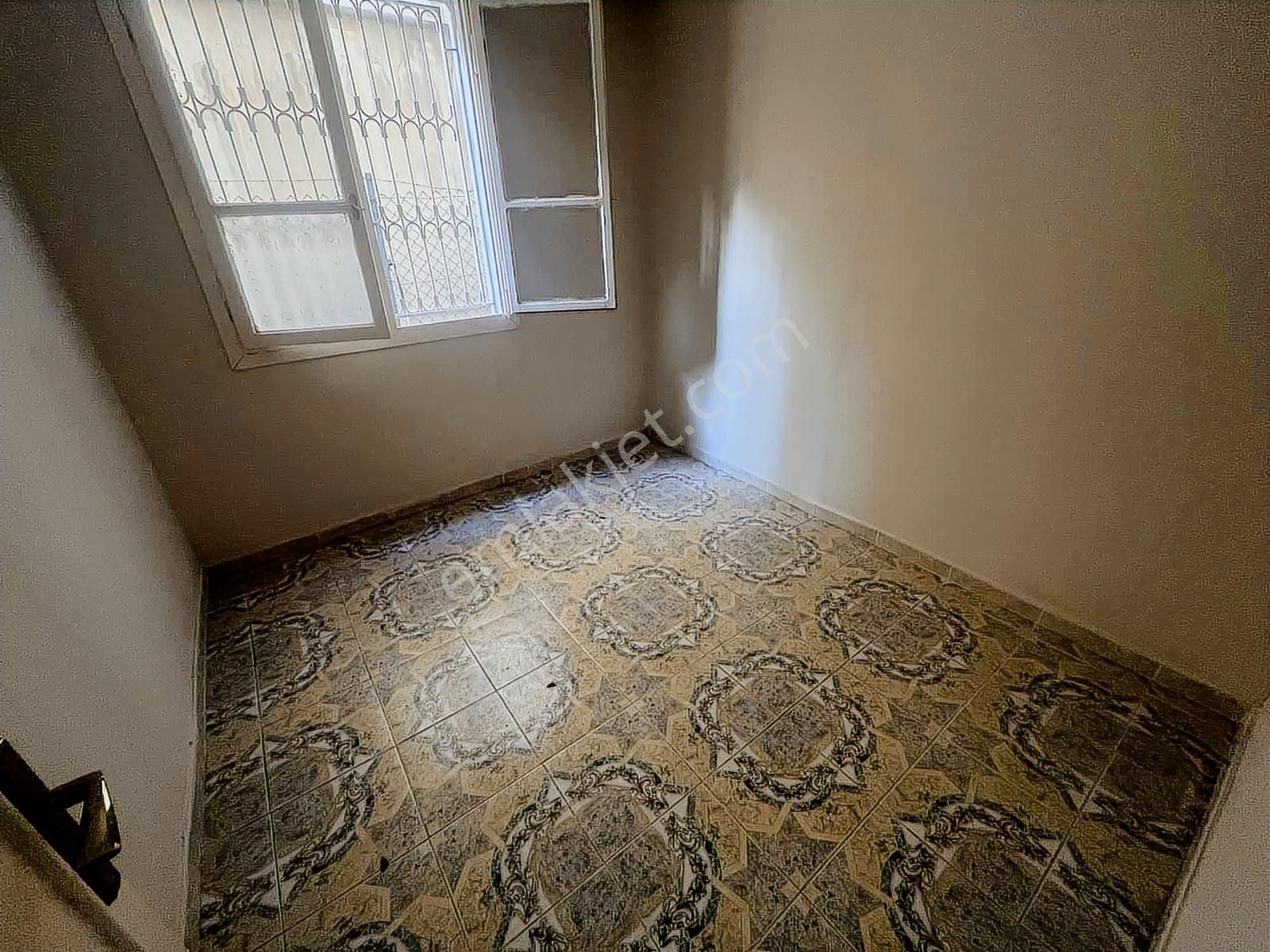 Merkezi Konumda Kozan Yoluna Yakın 3 Katlı Müstakil Ev - Görsel 28