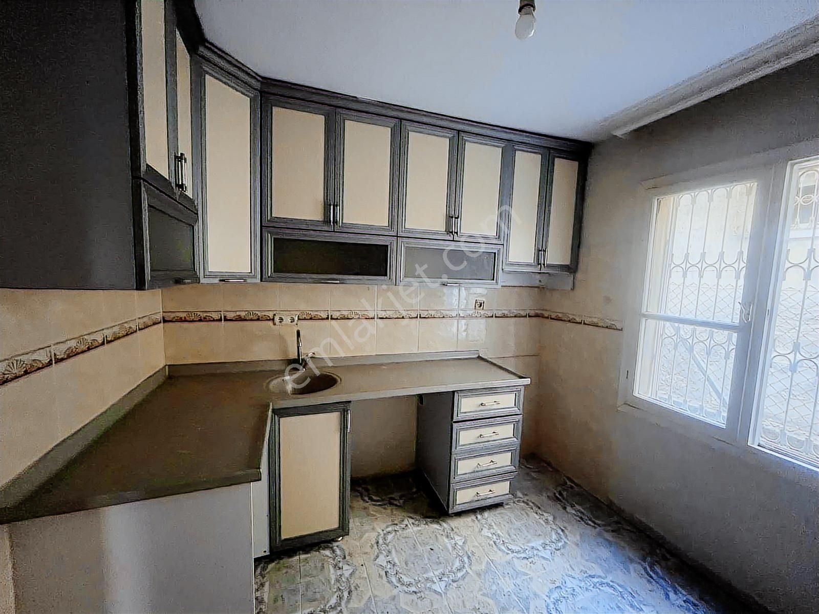 Merkezi Konumda Kozan Yoluna Yakın 3 Katlı Müstakil Ev - Görsel 35