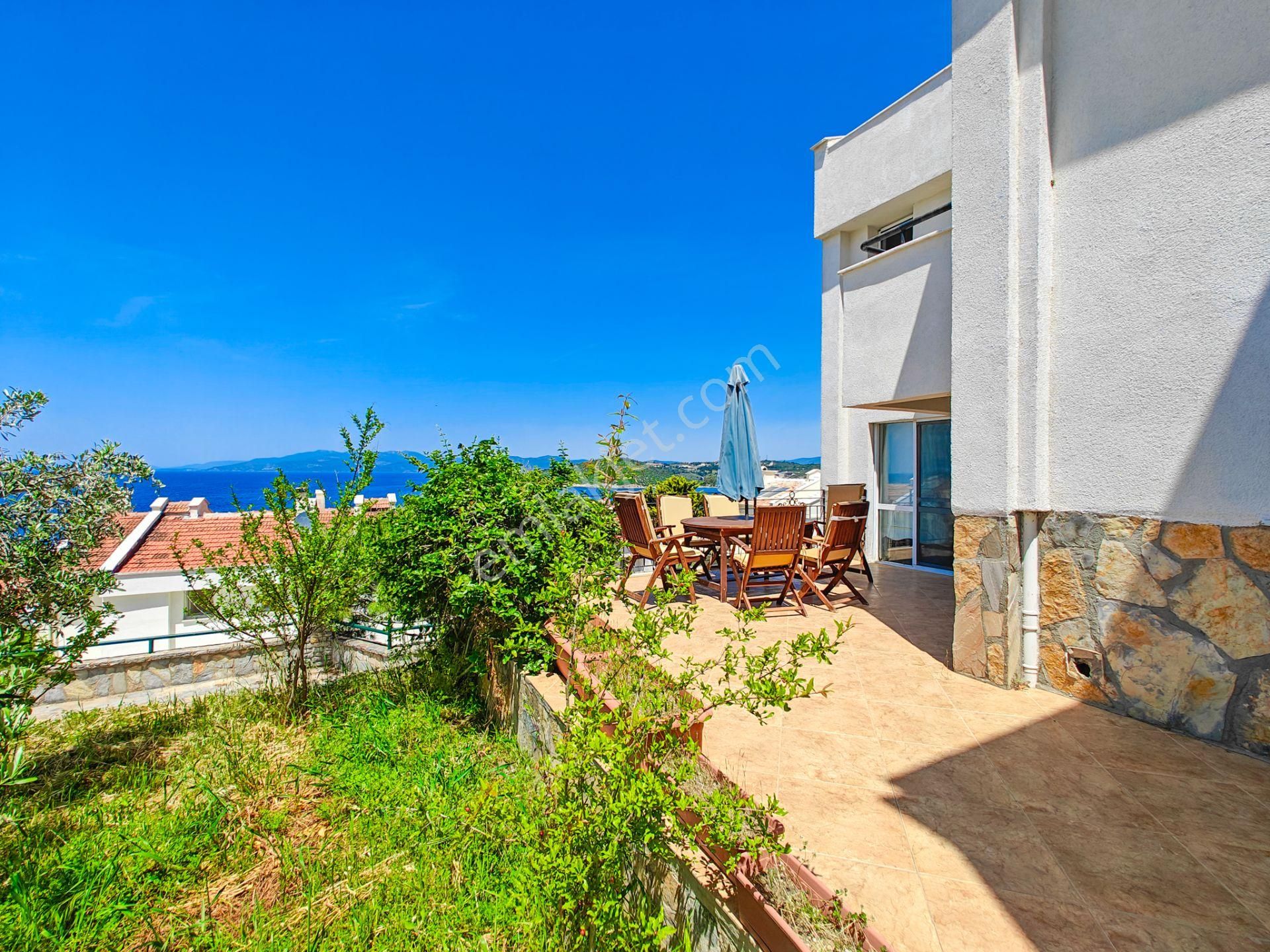 Kuşadası'nda Denize Sıfır Sitede 3+1 Satılık Villa - Görsel 4