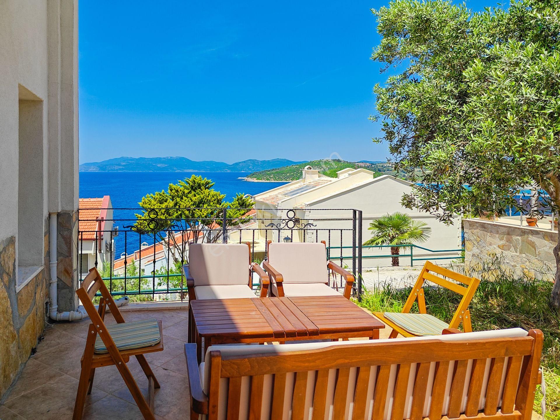 Kuşadası'nda Denize Sıfır Sitede 3+1 Satılık Villa - Görsel 6