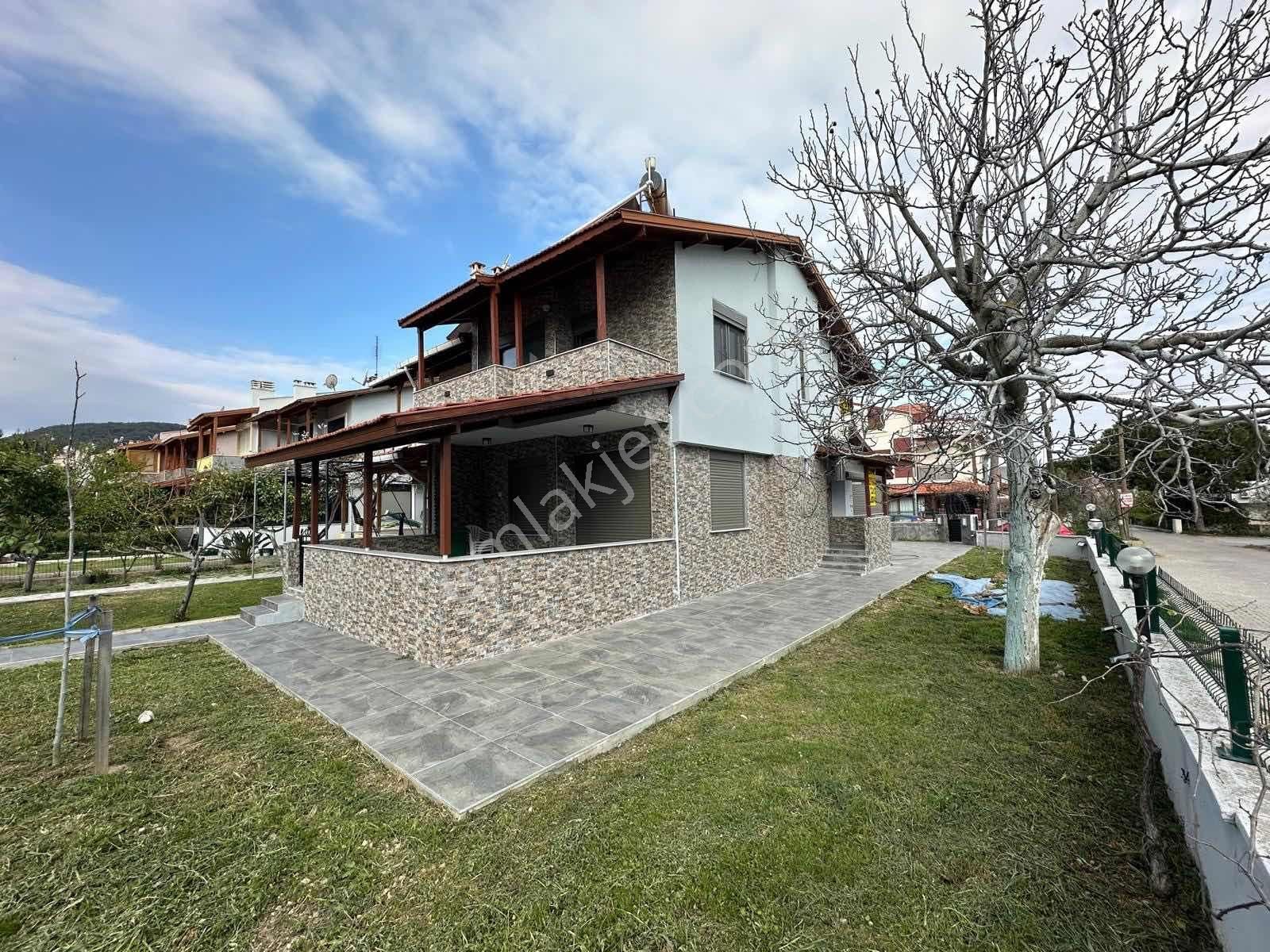 Bürmen'den Urla Çeşmealtı'nda Havuzlu Full Eşyalı Villa