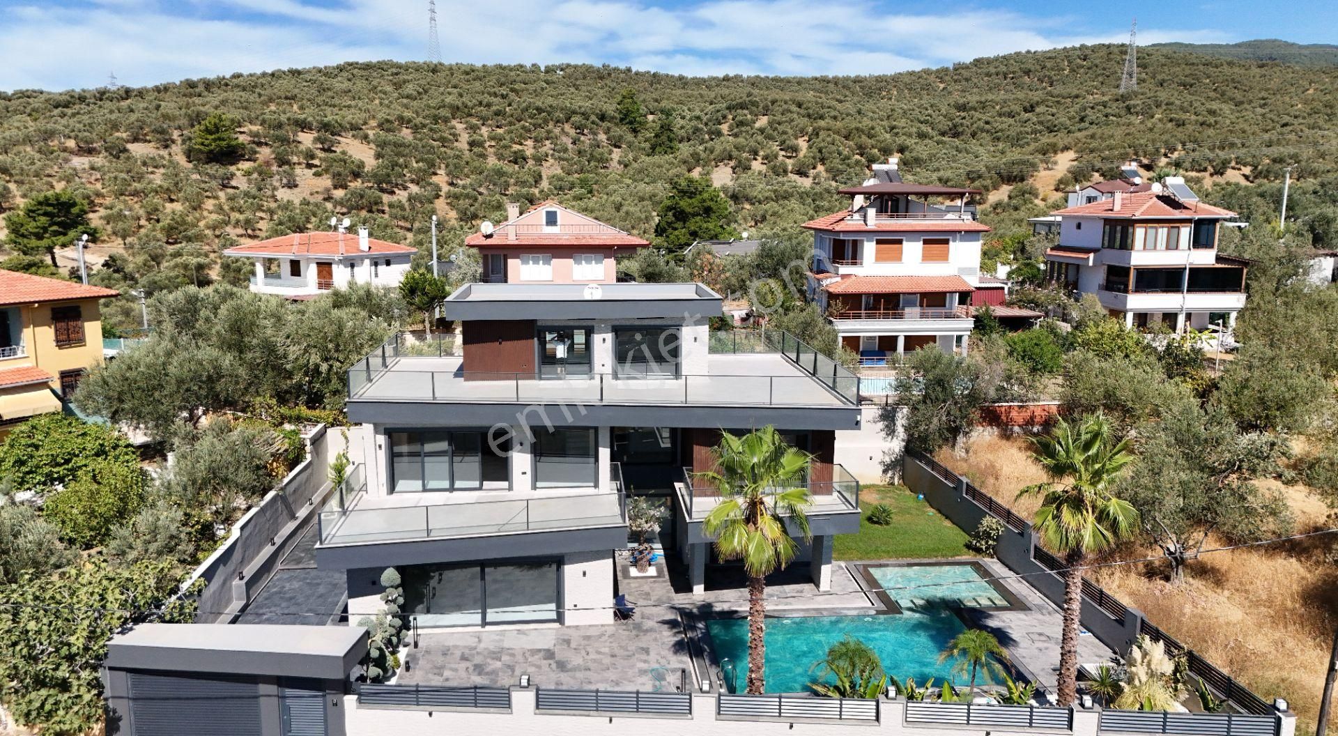 Yiğit'ten Panoramik Deniz Manzaralı 5+1 Tasarım Harikası Villa - Görsel 2