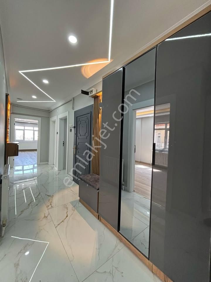 Saruhan Gayrimenkul'den 2+1 Dekorlu Daire